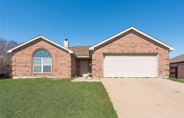 Single Family Residence For Rent in Ellis County , 1405 Teal Way, Midlothian, Texas 76065, 4 Bedroom, 2 Bathroom, 2 Garage spaces, 1,459 Sqft, built in 2005, mls#21377994, Real Estate Agent in Midlothian, Homes For Rent in Ellis county, Homes For Rent in Midlothian, Realtor in Midlothian Texas, Real Estate Brokerage Independent Realty Texas, Luminita Cordes Realtor