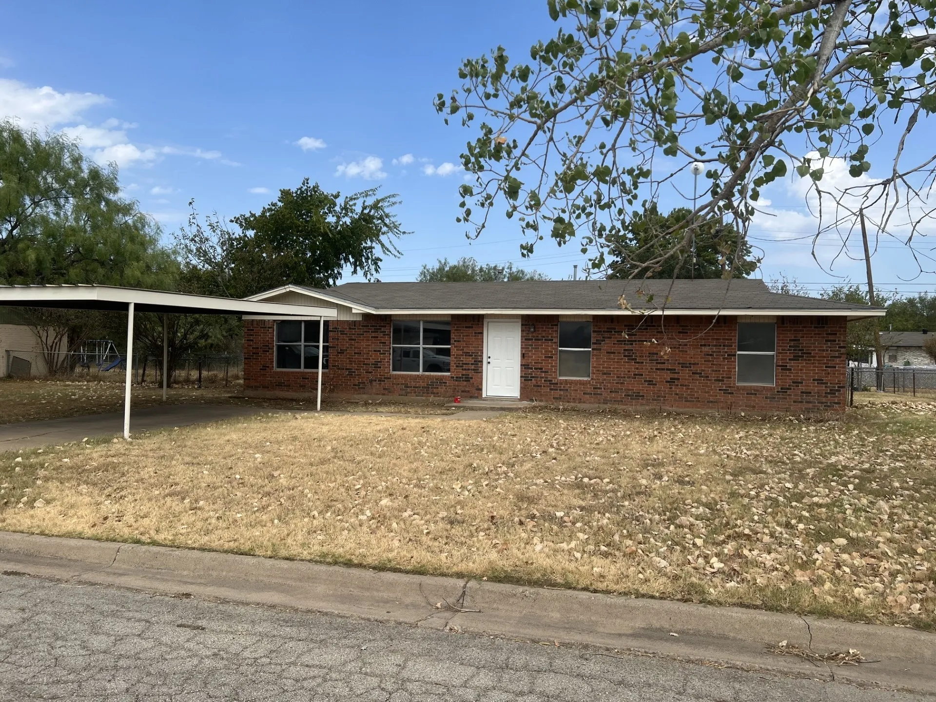 Single Family Residence For Rent in Palo Pinto County , 1909 SE 14th Street, Mineral Wells, Texas 76067, 3 Bedroom, 2 Bathroom, Garage spaces, 1,350 Sqft, built in 1981, mls#21378604, Real Estate Agent in Mineral Wells, Homes For Rent in Palo Pinto county, Homes For Rent in Mineral Wells, Realtor in Mineral Wells Texas, Real Estate Brokerage Independent Realty Texas, Luminita Cordes Realtor