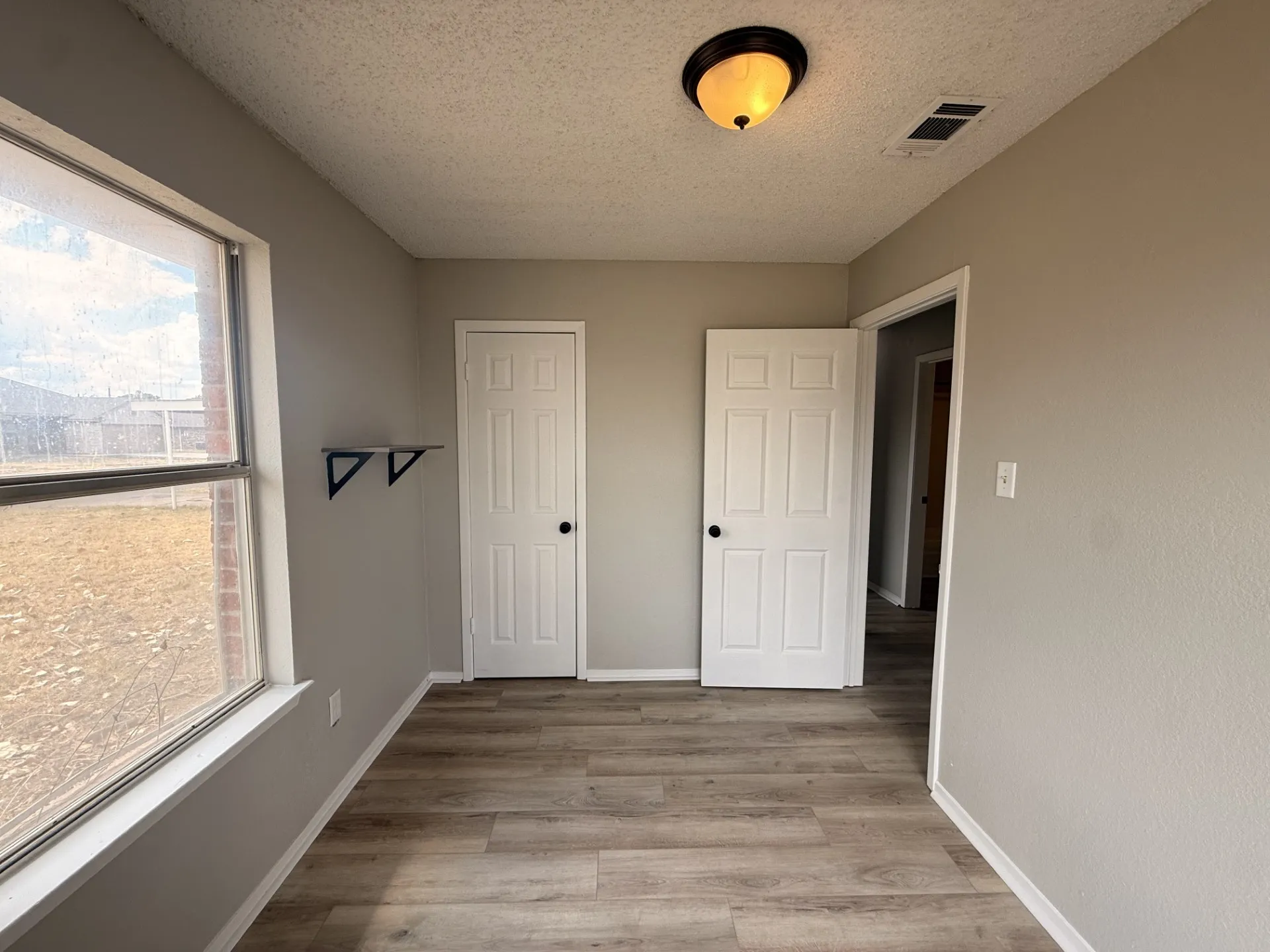 Single Family Residence For Rent in Palo Pinto County , 1909 SE 14th Street, Mineral Wells, Texas 76067, 3 Bedroom, 2 Bathroom, Garage spaces, 1,350 Sqft, built in 1981, mls#21378604, Real Estate Agent in Mineral Wells, Homes For Rent in Palo Pinto county, Homes For Rent in Mineral Wells, Realtor in Mineral Wells Texas, Real Estate Brokerage Independent Realty Texas, Luminita Cordes Realtor