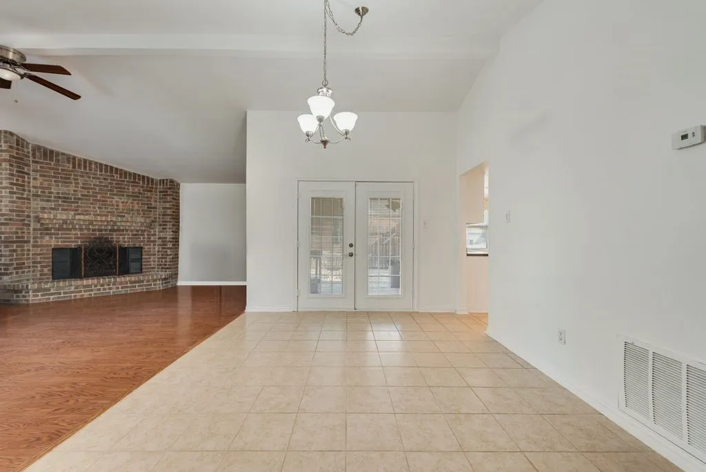 Single Family Residence For Sale in Tarrant County , 7001 Rose Lea Court, Fort Worth, Texas 76137, 3 Bedroom, 2 Bathroom, 2 Garage spaces, 1,552 Sqft, built in 1980, mls#21377380, Real Estate Agent in Fort Worth, Homes For Sale in Tarrant county, Homes For Sale in Fort Worth, Realtor in Fort Worth Texas, Real Estate Brokerage Independent Realty Texas, Luminita Cordes Realtor