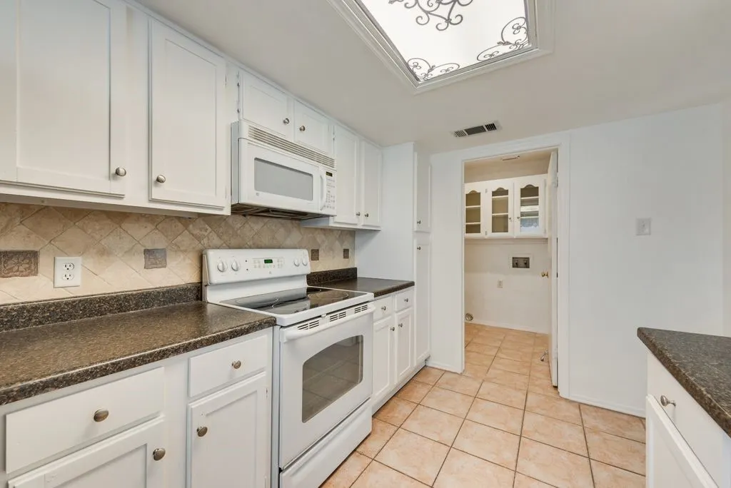 Single Family Residence For Sale in Tarrant County , 7001 Rose Lea Court, Fort Worth, Texas 76137, 3 Bedroom, 2 Bathroom, 2 Garage spaces, 1,552 Sqft, built in 1980, mls#21377380, Real Estate Agent in Fort Worth, Homes For Sale in Tarrant county, Homes For Sale in Fort Worth, Realtor in Fort Worth Texas, Real Estate Brokerage Independent Realty Texas, Luminita Cordes Realtor