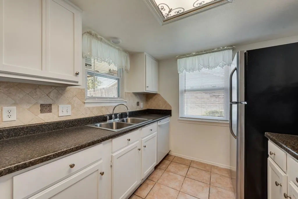 Single Family Residence For Sale in Tarrant County , 7001 Rose Lea Court, Fort Worth, Texas 76137, 3 Bedroom, 2 Bathroom, 2 Garage spaces, 1,552 Sqft, built in 1980, mls#21377380, Real Estate Agent in Fort Worth, Homes For Sale in Tarrant county, Homes For Sale in Fort Worth, Realtor in Fort Worth Texas, Real Estate Brokerage Independent Realty Texas, Luminita Cordes Realtor