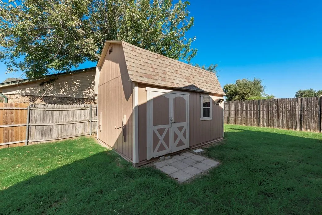 Single Family Residence For Sale in Tarrant County , 7001 Rose Lea Court, Fort Worth, Texas 76137, 3 Bedroom, 2 Bathroom, 2 Garage spaces, 1,552 Sqft, built in 1980, mls#21377380, Real Estate Agent in Fort Worth, Homes For Sale in Tarrant county, Homes For Sale in Fort Worth, Realtor in Fort Worth Texas, Real Estate Brokerage Independent Realty Texas, Luminita Cordes Realtor