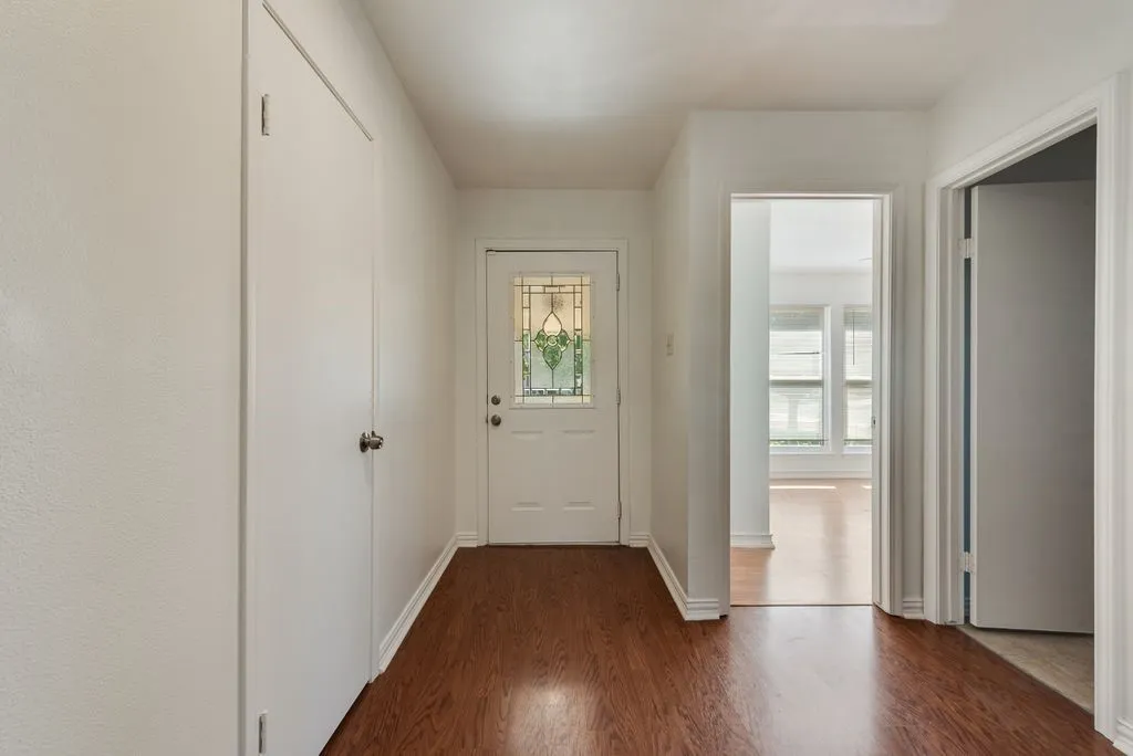 Single Family Residence For Sale in Tarrant County , 7001 Rose Lea Court, Fort Worth, Texas 76137, 3 Bedroom, 2 Bathroom, 2 Garage spaces, 1,552 Sqft, built in 1980, mls#21377380, Real Estate Agent in Fort Worth, Homes For Sale in Tarrant county, Homes For Sale in Fort Worth, Realtor in Fort Worth Texas, Real Estate Brokerage Independent Realty Texas, Luminita Cordes Realtor