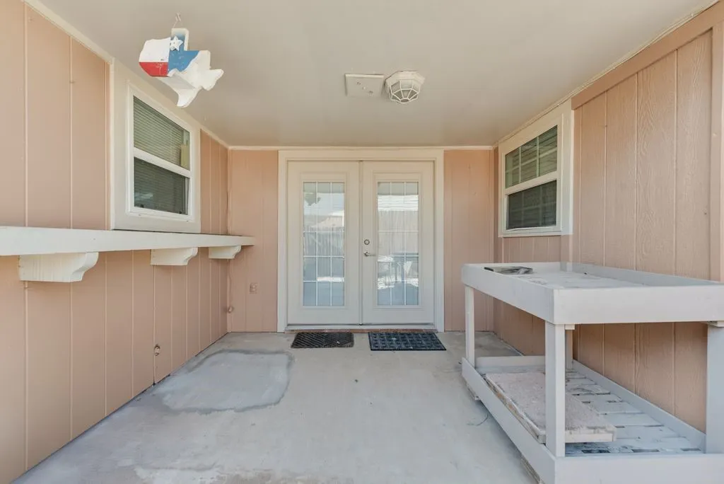 Single Family Residence For Sale in Tarrant County , 7001 Rose Lea Court, Fort Worth, Texas 76137, 3 Bedroom, 2 Bathroom, 2 Garage spaces, 1,552 Sqft, built in 1980, mls#21377380, Real Estate Agent in Fort Worth, Homes For Sale in Tarrant county, Homes For Sale in Fort Worth, Realtor in Fort Worth Texas, Real Estate Brokerage Independent Realty Texas, Luminita Cordes Realtor