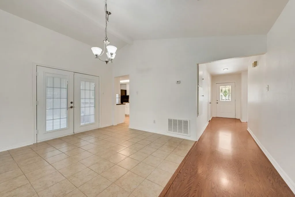 Single Family Residence For Sale in Tarrant County , 7001 Rose Lea Court, Fort Worth, Texas 76137, 3 Bedroom, 2 Bathroom, 2 Garage spaces, 1,552 Sqft, built in 1980, mls#21377380, Real Estate Agent in Fort Worth, Homes For Sale in Tarrant county, Homes For Sale in Fort Worth, Realtor in Fort Worth Texas, Real Estate Brokerage Independent Realty Texas, Luminita Cordes Realtor