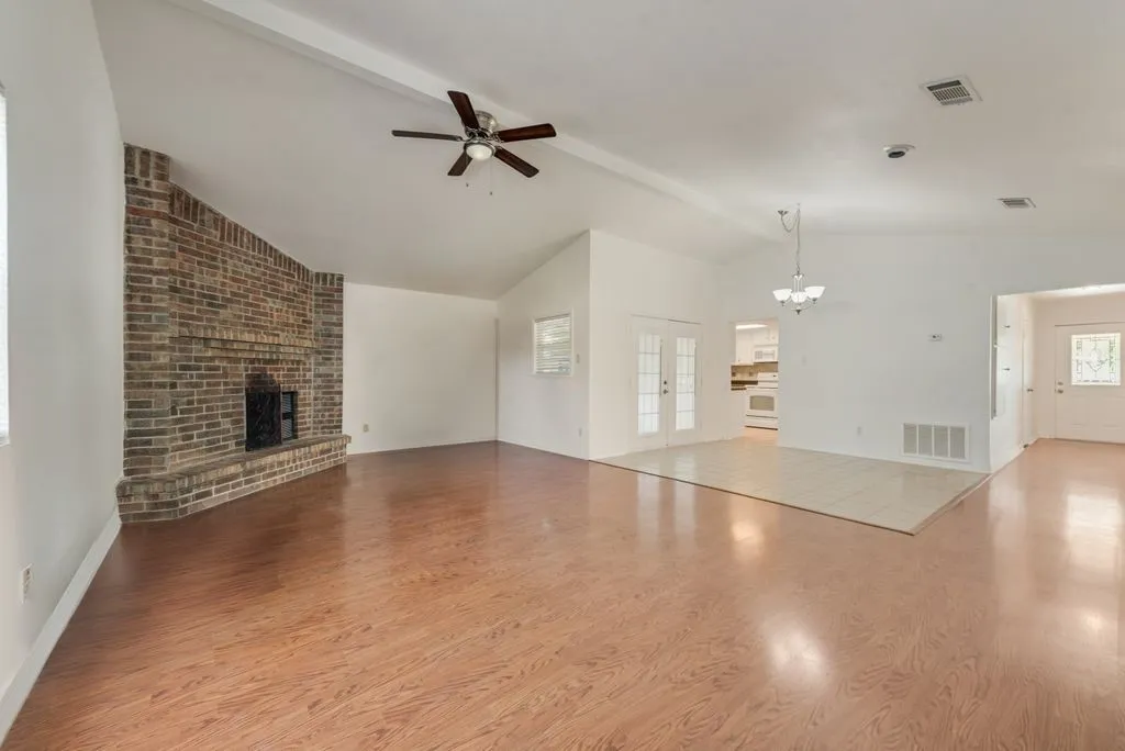 Single Family Residence For Sale in Tarrant County , 7001 Rose Lea Court, Fort Worth, Texas 76137, 3 Bedroom, 2 Bathroom, 2 Garage spaces, 1,552 Sqft, built in 1980, mls#21377380, Real Estate Agent in Fort Worth, Homes For Sale in Tarrant county, Homes For Sale in Fort Worth, Realtor in Fort Worth Texas, Real Estate Brokerage Independent Realty Texas, Luminita Cordes Realtor
