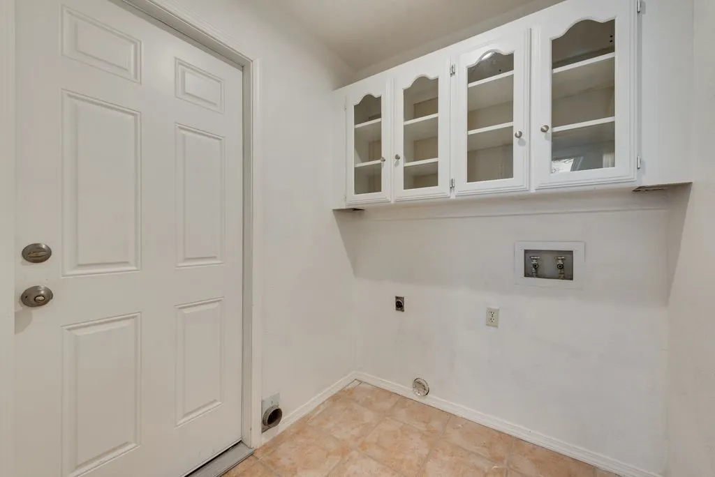 Single Family Residence For Sale in Tarrant County , 7001 Rose Lea Court, Fort Worth, Texas 76137, 3 Bedroom, 2 Bathroom, 2 Garage spaces, 1,552 Sqft, built in 1980, mls#21377380, Real Estate Agent in Fort Worth, Homes For Sale in Tarrant county, Homes For Sale in Fort Worth, Realtor in Fort Worth Texas, Real Estate Brokerage Independent Realty Texas, Luminita Cordes Realtor
