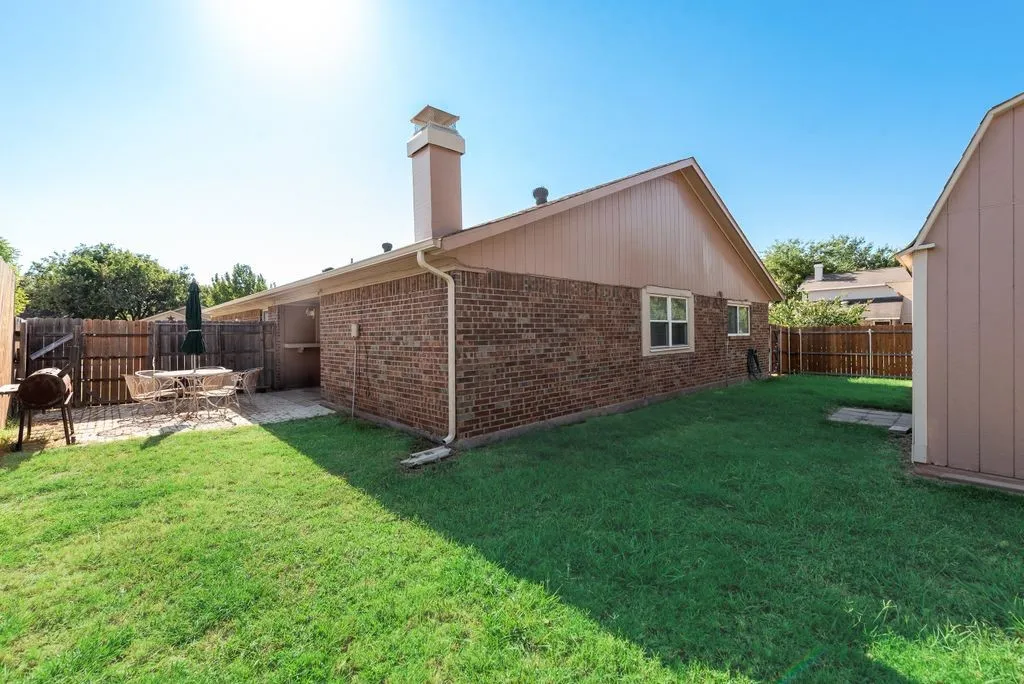 Single Family Residence For Sale in Tarrant County , 7001 Rose Lea Court, Fort Worth, Texas 76137, 3 Bedroom, 2 Bathroom, 2 Garage spaces, 1,552 Sqft, built in 1980, mls#21377380, Real Estate Agent in Fort Worth, Homes For Sale in Tarrant county, Homes For Sale in Fort Worth, Realtor in Fort Worth Texas, Real Estate Brokerage Independent Realty Texas, Luminita Cordes Realtor