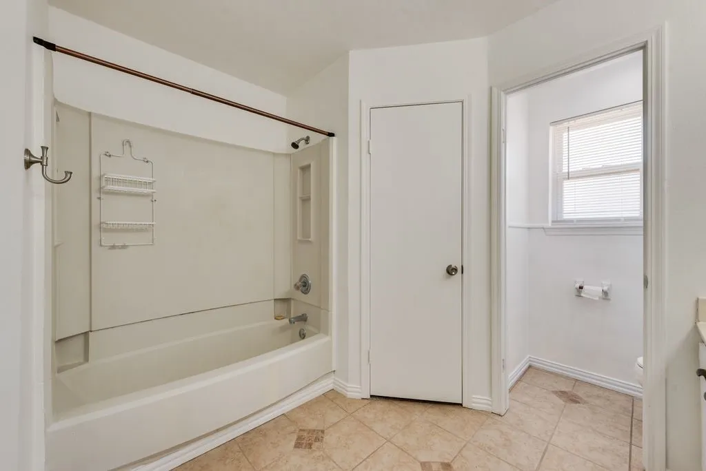 Single Family Residence For Sale in Tarrant County , 7001 Rose Lea Court, Fort Worth, Texas 76137, 3 Bedroom, 2 Bathroom, 2 Garage spaces, 1,552 Sqft, built in 1980, mls#21377380, Real Estate Agent in Fort Worth, Homes For Sale in Tarrant county, Homes For Sale in Fort Worth, Realtor in Fort Worth Texas, Real Estate Brokerage Independent Realty Texas, Luminita Cordes Realtor