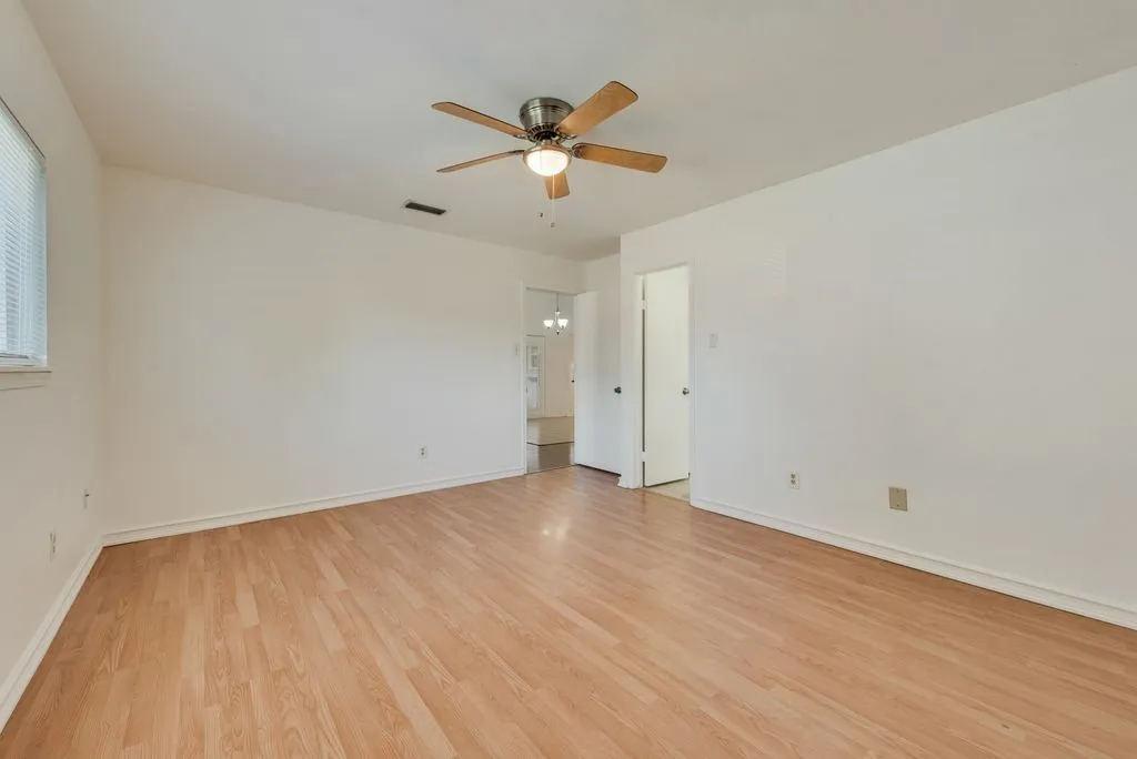 Single Family Residence For Sale in Tarrant County , 7001 Rose Lea Court, Fort Worth, Texas 76137, 3 Bedroom, 2 Bathroom, 2 Garage spaces, 1,552 Sqft, built in 1980, mls#21377380, Real Estate Agent in Fort Worth, Homes For Sale in Tarrant county, Homes For Sale in Fort Worth, Realtor in Fort Worth Texas, Real Estate Brokerage Independent Realty Texas, Luminita Cordes Realtor