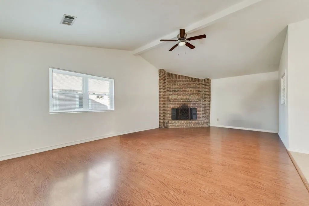 Single Family Residence For Sale in Tarrant County , 7001 Rose Lea Court, Fort Worth, Texas 76137, 3 Bedroom, 2 Bathroom, 2 Garage spaces, 1,552 Sqft, built in 1980, mls#21377380, Real Estate Agent in Fort Worth, Homes For Sale in Tarrant county, Homes For Sale in Fort Worth, Realtor in Fort Worth Texas, Real Estate Brokerage Independent Realty Texas, Luminita Cordes Realtor