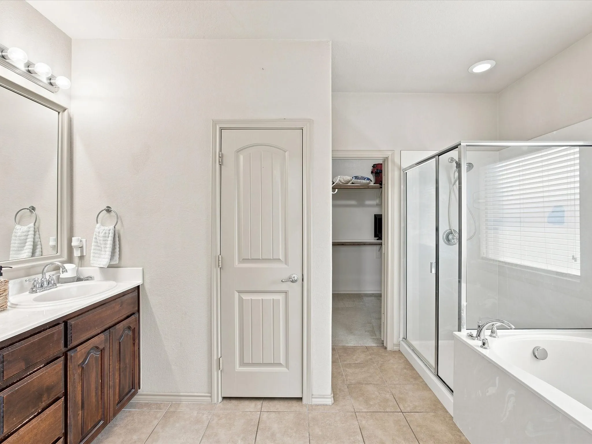 Single Family Residence For Sale in Tarrant County , 8205 Water Buck Run, Fort Worth, Texas 76179, 3 Bedroom, 2 Bathroom, 2 Garage spaces, 1,806 Sqft, built in 2010, mls#21378585, Real Estate Agent in Fort Worth, Homes For Sale in Tarrant county, Homes For Sale in Fort Worth, Realtor in Fort Worth Texas, Real Estate Brokerage Independent Realty Texas, Luminita Cordes Realtor