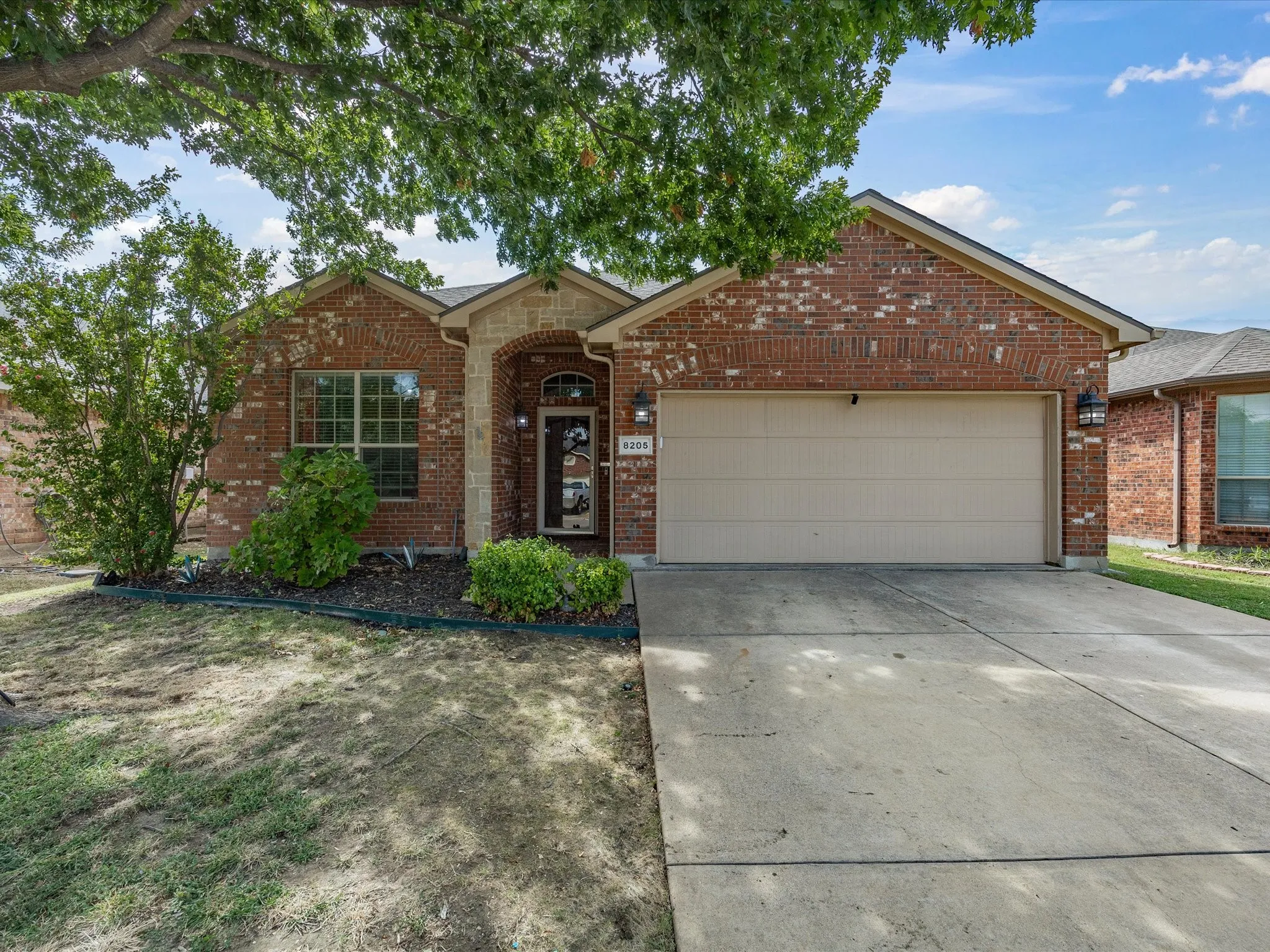Single Family Residence For Sale in Tarrant County , 8205 Water Buck Run, Fort Worth, Texas 76179, 3 Bedroom, 2 Bathroom, 2 Garage spaces, 1,806 Sqft, built in 2010, mls#21378585, Real Estate Agent in Fort Worth, Homes For Sale in Tarrant county, Homes For Sale in Fort Worth, Realtor in Fort Worth Texas, Real Estate Brokerage Independent Realty Texas, Luminita Cordes Realtor