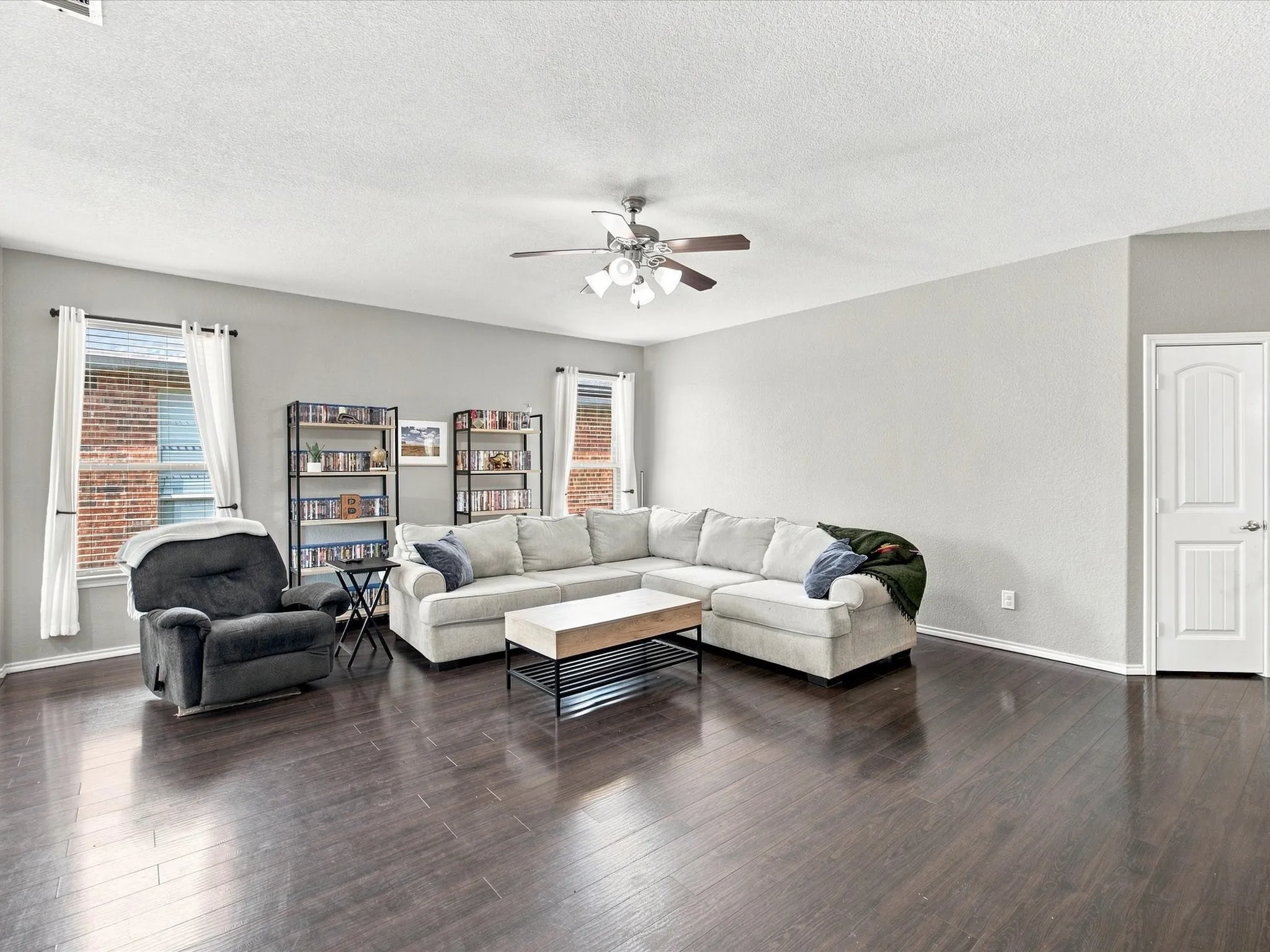 Single Family Residence For Sale in Tarrant County , 8205 Water Buck Run, Fort Worth, Texas 76179, 3 Bedroom, 2 Bathroom, 2 Garage spaces, 1,806 Sqft, built in 2010, mls#21378585, Real Estate Agent in Fort Worth, Homes For Sale in Tarrant county, Homes For Sale in Fort Worth, Realtor in Fort Worth Texas, Real Estate Brokerage Independent Realty Texas, Luminita Cordes Realtor