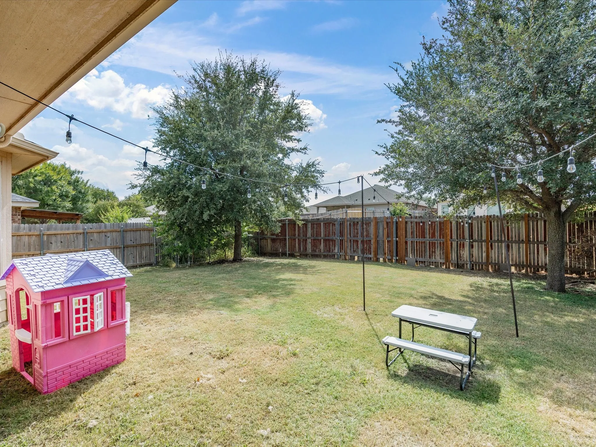 Single Family Residence For Sale in Tarrant County , 8205 Water Buck Run, Fort Worth, Texas 76179, 3 Bedroom, 2 Bathroom, 2 Garage spaces, 1,806 Sqft, built in 2010, mls#21378585, Real Estate Agent in Fort Worth, Homes For Sale in Tarrant county, Homes For Sale in Fort Worth, Realtor in Fort Worth Texas, Real Estate Brokerage Independent Realty Texas, Luminita Cordes Realtor