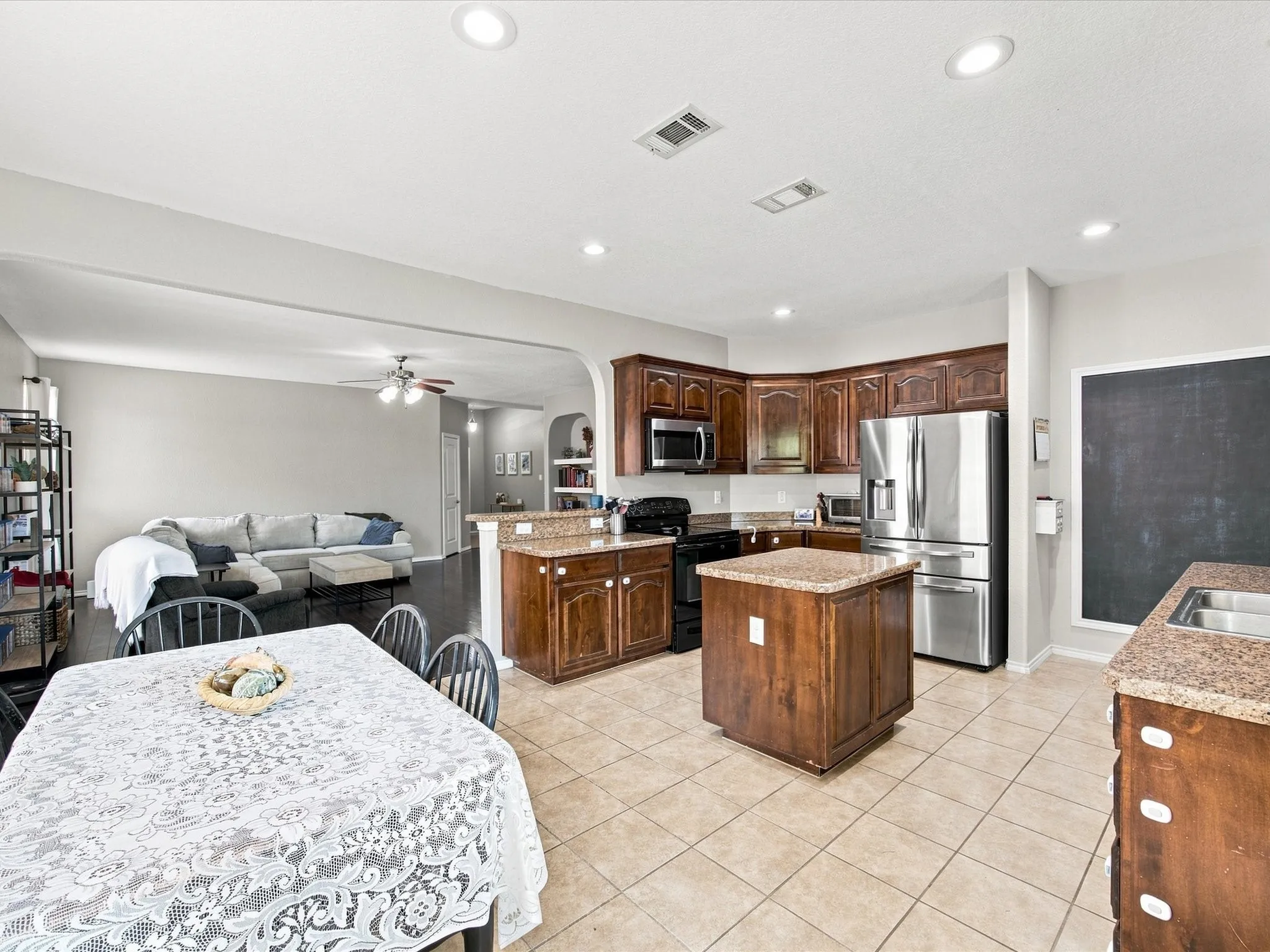 Single Family Residence For Sale in Tarrant County , 8205 Water Buck Run, Fort Worth, Texas 76179, 3 Bedroom, 2 Bathroom, 2 Garage spaces, 1,806 Sqft, built in 2010, mls#21378585, Real Estate Agent in Fort Worth, Homes For Sale in Tarrant county, Homes For Sale in Fort Worth, Realtor in Fort Worth Texas, Real Estate Brokerage Independent Realty Texas, Luminita Cordes Realtor