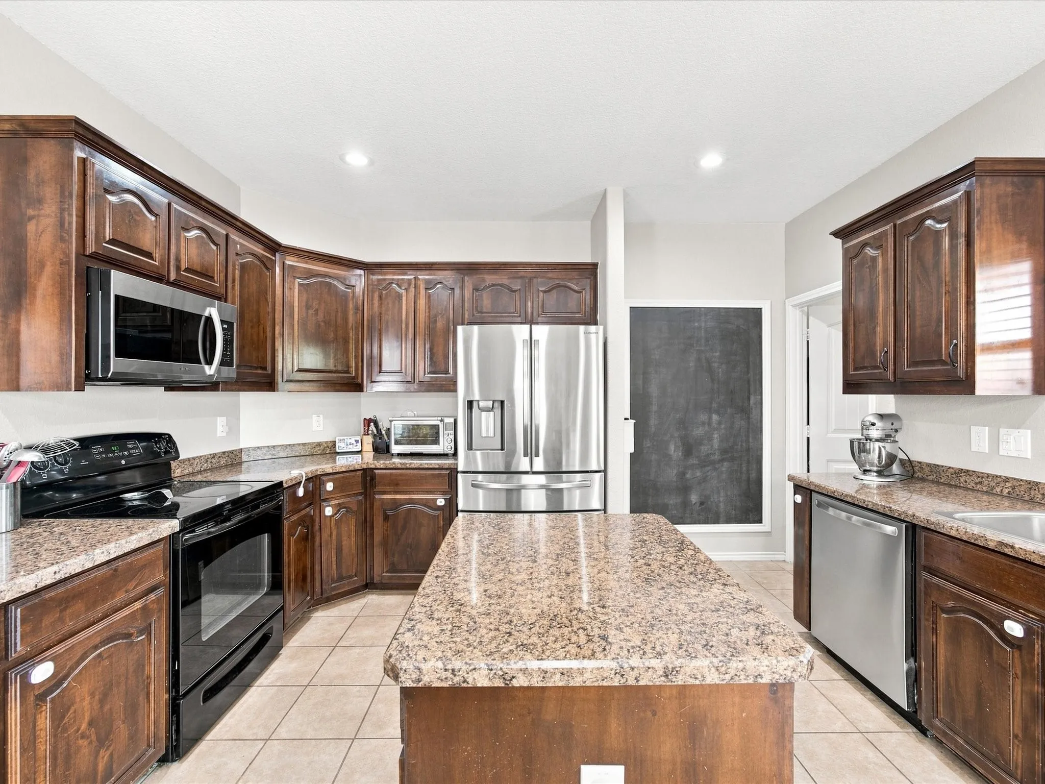Single Family Residence For Sale in Tarrant County , 8205 Water Buck Run, Fort Worth, Texas 76179, 3 Bedroom, 2 Bathroom, 2 Garage spaces, 1,806 Sqft, built in 2010, mls#21378585, Real Estate Agent in Fort Worth, Homes For Sale in Tarrant county, Homes For Sale in Fort Worth, Realtor in Fort Worth Texas, Real Estate Brokerage Independent Realty Texas, Luminita Cordes Realtor