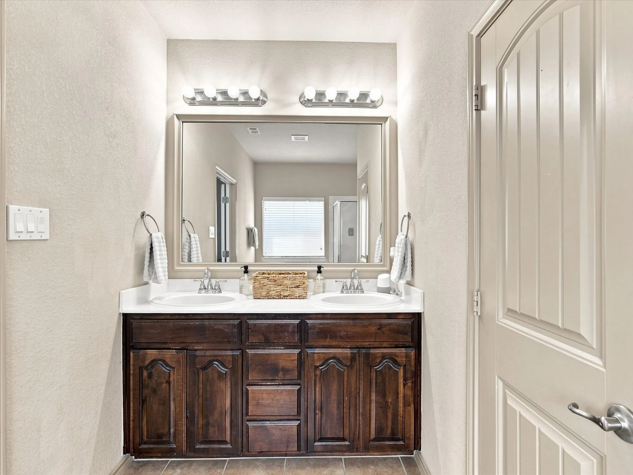 Single Family Residence For Sale in Tarrant County , 8205 Water Buck Run, Fort Worth, Texas 76179, 3 Bedroom, 2 Bathroom, 2 Garage spaces, 1,806 Sqft, built in 2010, mls#21378585, Real Estate Agent in Fort Worth, Homes For Sale in Tarrant county, Homes For Sale in Fort Worth, Realtor in Fort Worth Texas, Real Estate Brokerage Independent Realty Texas, Luminita Cordes Realtor