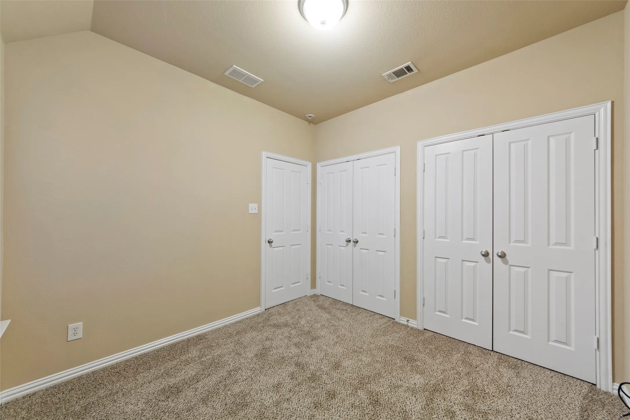 Single Family Residence For Rent in Denton County , 1117 Villa Paloma Boulevard, Little Elm, Texas 75068, 3 Bedroom, 2 Bathroom, 2 Garage spaces, 1,830 Sqft, built in 2012, mls#21375728, Real Estate Agent in Little Elm, Homes For Rent in Denton county, Homes For Rent in Little Elm, Realtor in Little Elm Texas, Real Estate Brokerage Independent Realty Texas, Luminita Cordes Realtor