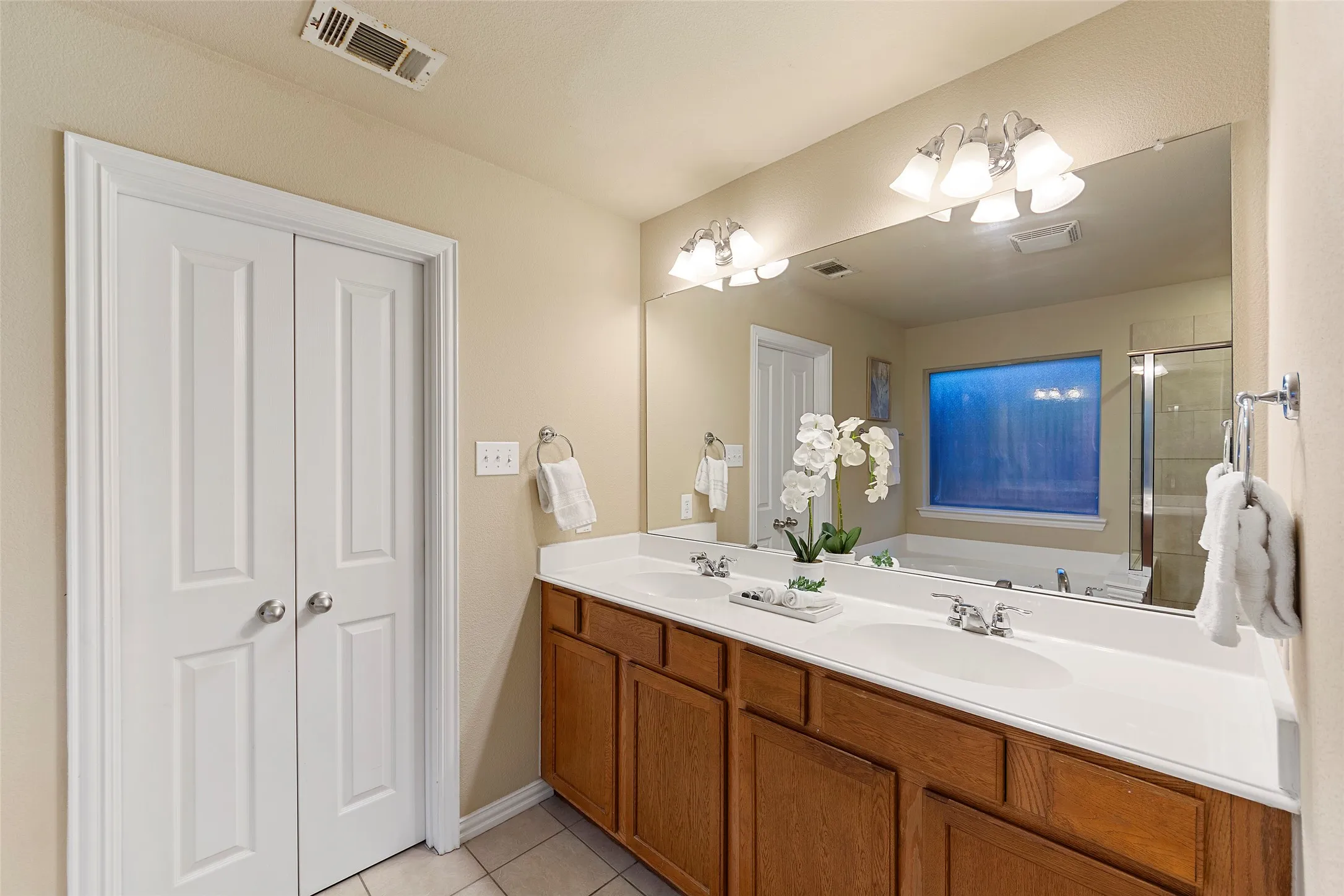 Single Family Residence For Rent in Denton County , 1117 Villa Paloma Boulevard, Little Elm, Texas 75068, 3 Bedroom, 2 Bathroom, 2 Garage spaces, 1,830 Sqft, built in 2012, mls#21375728, Real Estate Agent in Little Elm, Homes For Rent in Denton county, Homes For Rent in Little Elm, Realtor in Little Elm Texas, Real Estate Brokerage Independent Realty Texas, Luminita Cordes Realtor