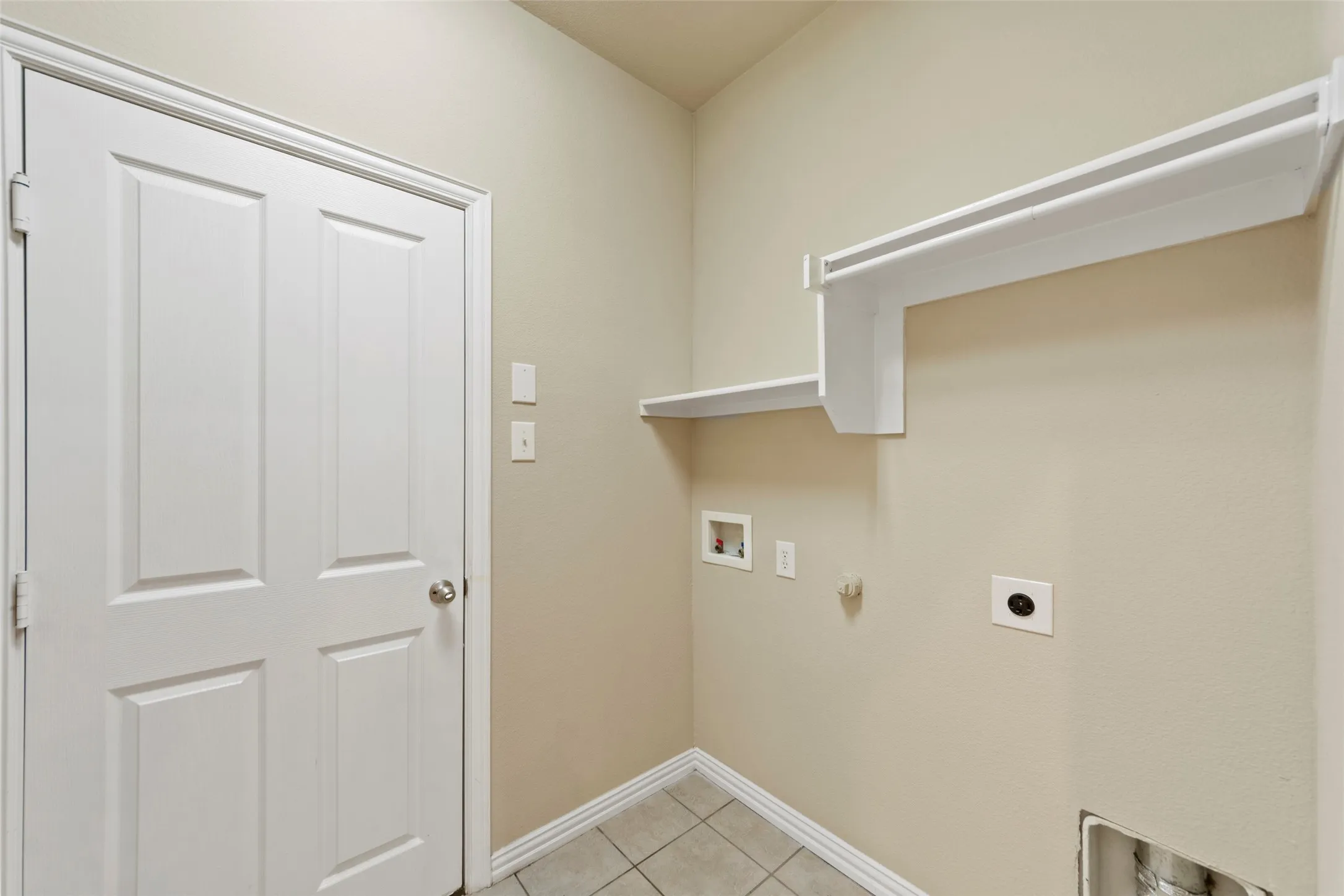 Single Family Residence For Rent in Denton County , 1117 Villa Paloma Boulevard, Little Elm, Texas 75068, 3 Bedroom, 2 Bathroom, 2 Garage spaces, 1,830 Sqft, built in 2012, mls#21375728, Real Estate Agent in Little Elm, Homes For Rent in Denton county, Homes For Rent in Little Elm, Realtor in Little Elm Texas, Real Estate Brokerage Independent Realty Texas, Luminita Cordes Realtor