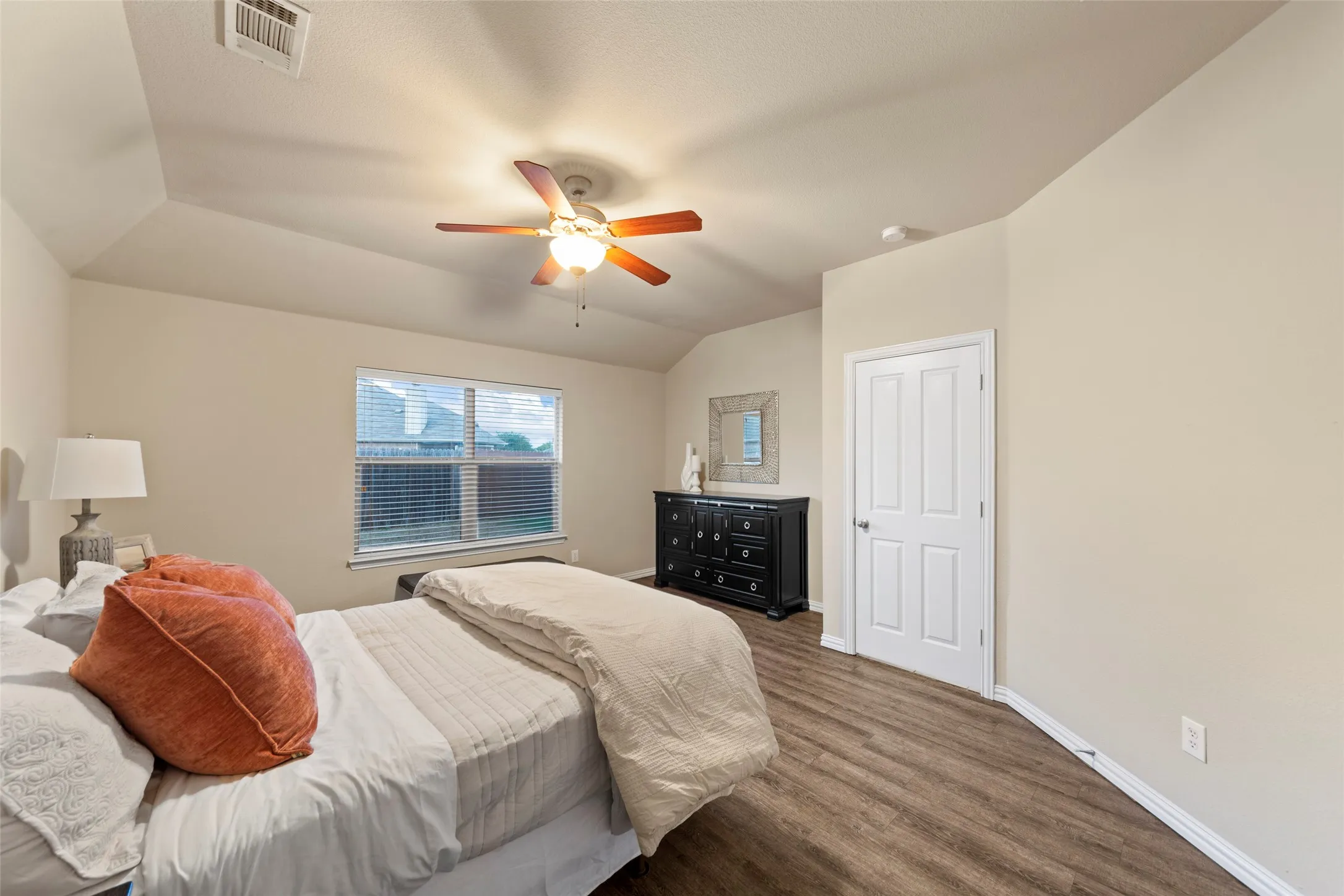 Single Family Residence For Rent in Denton County , 1117 Villa Paloma Boulevard, Little Elm, Texas 75068, 3 Bedroom, 2 Bathroom, 2 Garage spaces, 1,830 Sqft, built in 2012, mls#21375728, Real Estate Agent in Little Elm, Homes For Rent in Denton county, Homes For Rent in Little Elm, Realtor in Little Elm Texas, Real Estate Brokerage Independent Realty Texas, Luminita Cordes Realtor