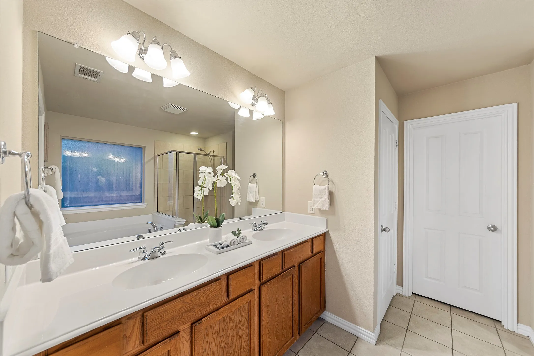 Single Family Residence For Rent in Denton County , 1117 Villa Paloma Boulevard, Little Elm, Texas 75068, 3 Bedroom, 2 Bathroom, 2 Garage spaces, 1,830 Sqft, built in 2012, mls#21375728, Real Estate Agent in Little Elm, Homes For Rent in Denton county, Homes For Rent in Little Elm, Realtor in Little Elm Texas, Real Estate Brokerage Independent Realty Texas, Luminita Cordes Realtor