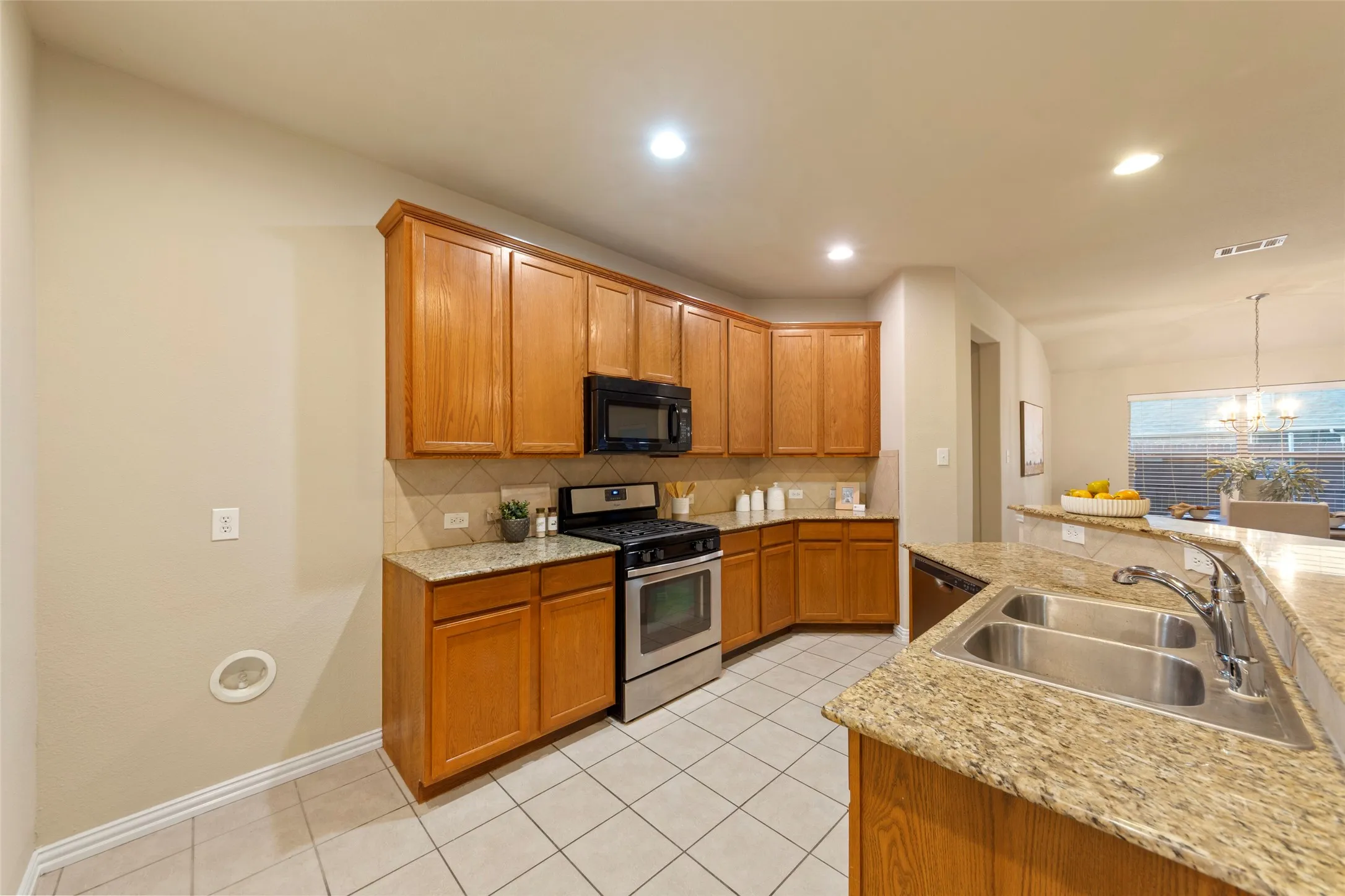 Single Family Residence For Rent in Denton County , 1117 Villa Paloma Boulevard, Little Elm, Texas 75068, 3 Bedroom, 2 Bathroom, 2 Garage spaces, 1,830 Sqft, built in 2012, mls#21375728, Real Estate Agent in Little Elm, Homes For Rent in Denton county, Homes For Rent in Little Elm, Realtor in Little Elm Texas, Real Estate Brokerage Independent Realty Texas, Luminita Cordes Realtor