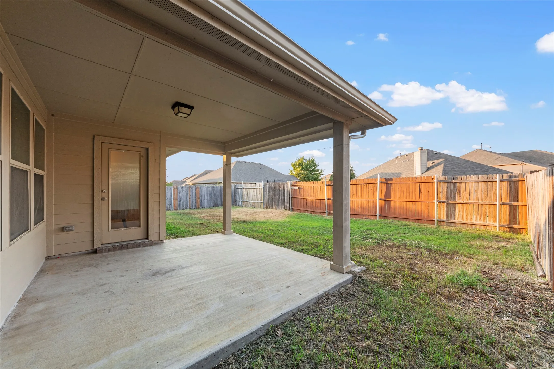 Single Family Residence For Rent in Denton County , 1117 Villa Paloma Boulevard, Little Elm, Texas 75068, 3 Bedroom, 2 Bathroom, 2 Garage spaces, 1,830 Sqft, built in 2012, mls#21375728, Real Estate Agent in Little Elm, Homes For Rent in Denton county, Homes For Rent in Little Elm, Realtor in Little Elm Texas, Real Estate Brokerage Independent Realty Texas, Luminita Cordes Realtor