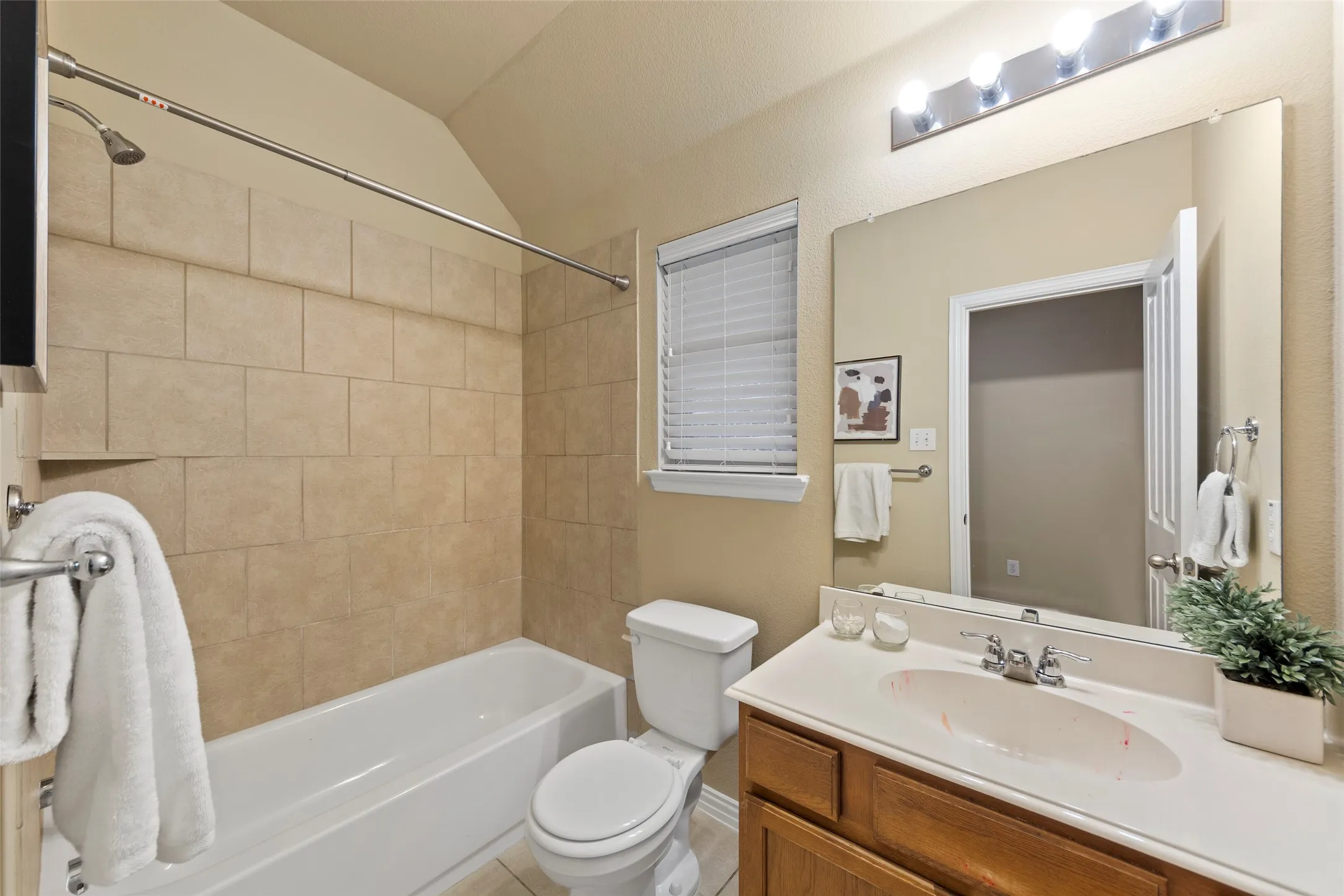 Single Family Residence For Rent in Denton County , 1117 Villa Paloma Boulevard, Little Elm, Texas 75068, 3 Bedroom, 2 Bathroom, 2 Garage spaces, 1,830 Sqft, built in 2012, mls#21375728, Real Estate Agent in Little Elm, Homes For Rent in Denton county, Homes For Rent in Little Elm, Realtor in Little Elm Texas, Real Estate Brokerage Independent Realty Texas, Luminita Cordes Realtor