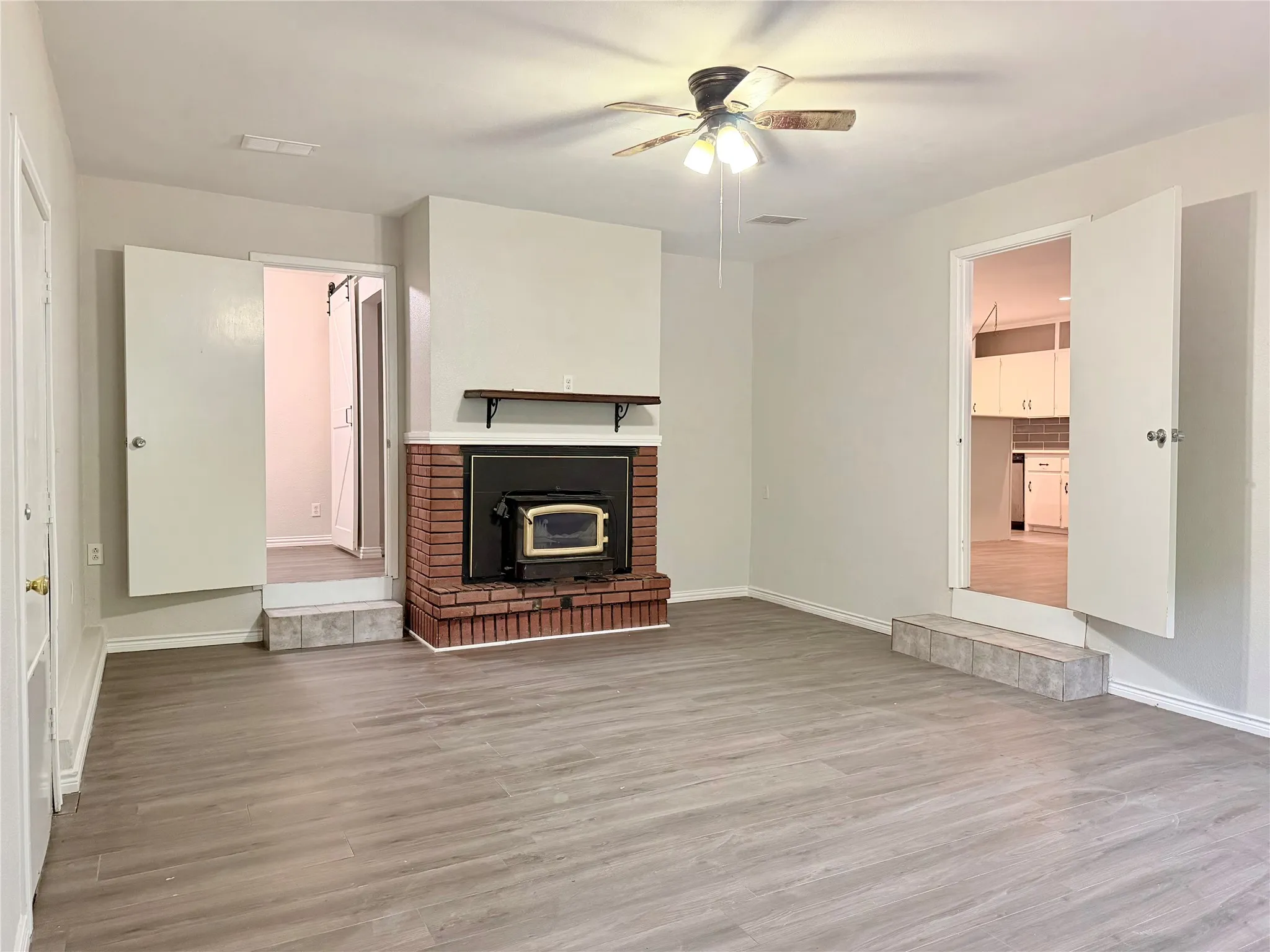 Single Family Residence For Sale in Kaufman County , 19975 Patricia Drive, Kemp, Texas 75143, 3 Bedroom, 2 Bathroom, 1 Garage spaces, 1,748 Sqft, built in 1968, mls#21378454, Real Estate Agent in Kemp, Homes For Sale in Kaufman county, Homes For Sale in Kemp, Realtor in Kemp Texas, Real Estate Brokerage Independent Realty Texas, Luminita Cordes Realtor