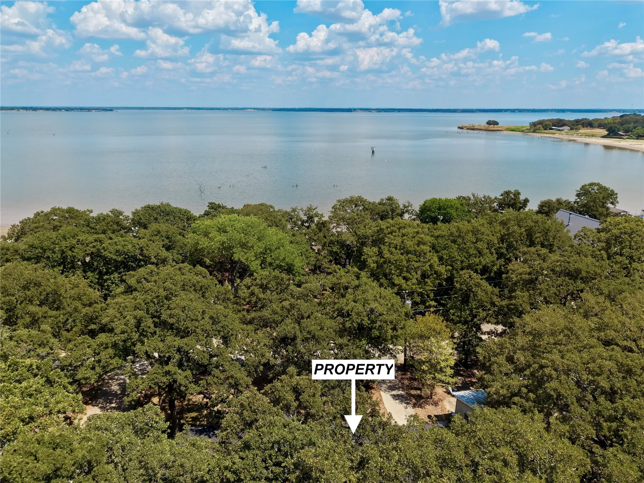 Single Family Residence For Sale in Kaufman County , 19975 Patricia Drive, Kemp, Texas 75143, 3 Bedroom, 2 Bathroom, 1 Garage spaces, 1,748 Sqft, built in 1968, mls#21378454, Real Estate Agent in Kemp, Homes For Sale in Kaufman county, Homes For Sale in Kemp, Realtor in Kemp Texas, Real Estate Brokerage Independent Realty Texas, Luminita Cordes Realtor