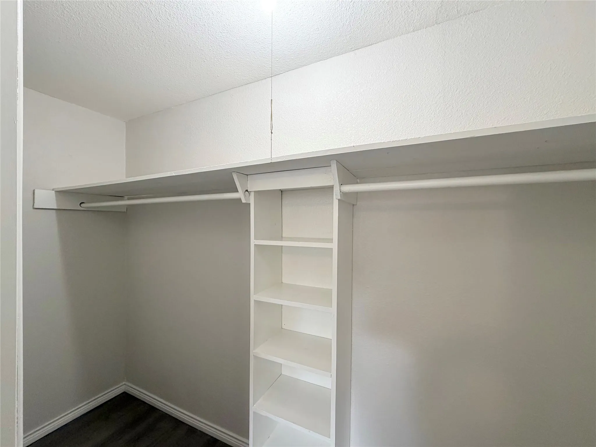 Single Family Residence For Sale in Kaufman County , 19975 Patricia Drive, Kemp, Texas 75143, 3 Bedroom, 2 Bathroom, 1 Garage spaces, 1,748 Sqft, built in 1968, mls#21378454, Real Estate Agent in Kemp, Homes For Sale in Kaufman county, Homes For Sale in Kemp, Realtor in Kemp Texas, Real Estate Brokerage Independent Realty Texas, Luminita Cordes Realtor