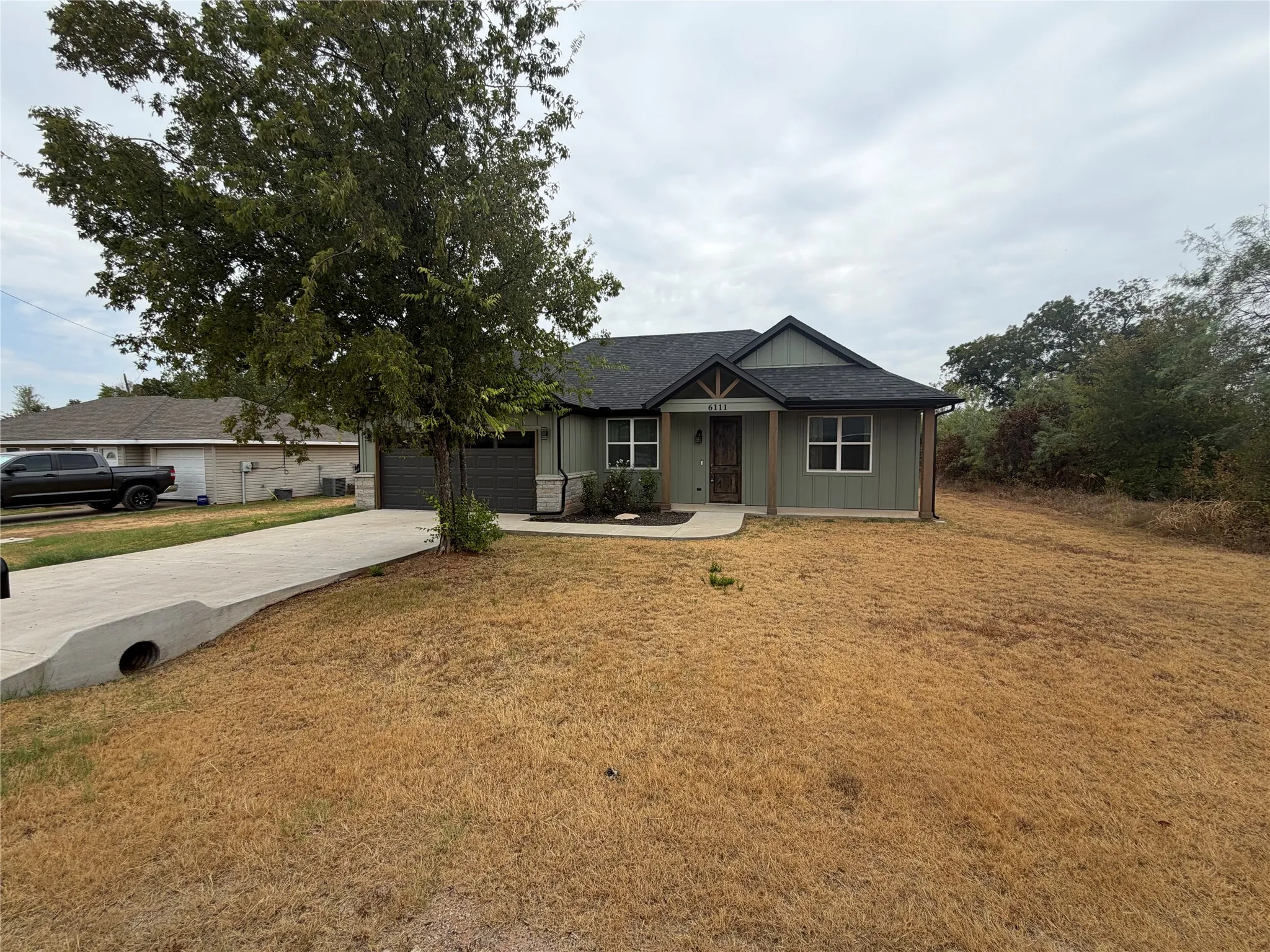 Single Family Residence For Rent in Hood County , 6111 Collins Court, Granbury, Texas 76048, 3 Bedroom, 2 Bathroom, 2 Garage spaces, 1,568 Sqft, built in 2024, mls#21378613, Real Estate Agent in Granbury, Homes For Rent in Hood county, Homes For Rent in Granbury, Realtor in Granbury Texas, Real Estate Brokerage Independent Realty Texas, Luminita Cordes Realtor