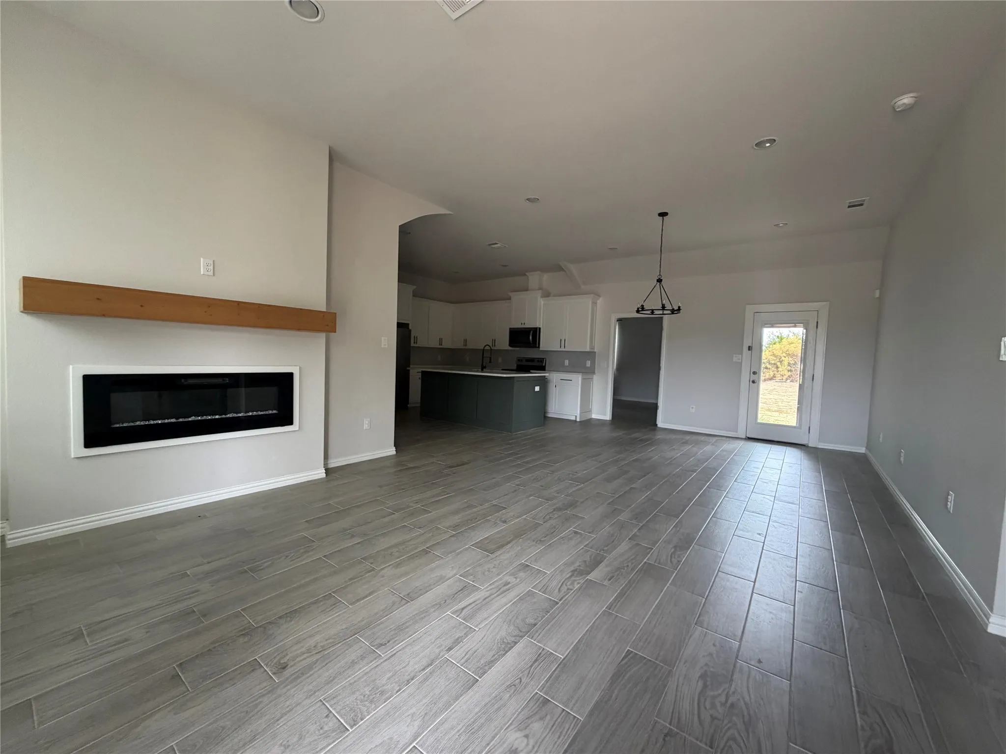 Single Family Residence For Rent in Hood County , 6111 Collins Court, Granbury, Texas 76048, 3 Bedroom, 2 Bathroom, 2 Garage spaces, 1,568 Sqft, built in 2024, mls#21378613, Real Estate Agent in Granbury, Homes For Rent in Hood county, Homes For Rent in Granbury, Realtor in Granbury Texas, Real Estate Brokerage Independent Realty Texas, Luminita Cordes Realtor
