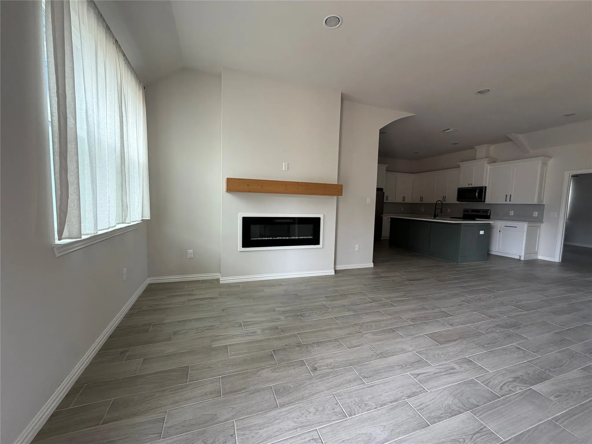 Single Family Residence For Rent in Hood County , 6111 Collins Court, Granbury, Texas 76048, 3 Bedroom, 2 Bathroom, 2 Garage spaces, 1,568 Sqft, built in 2024, mls#21378613, Real Estate Agent in Granbury, Homes For Rent in Hood county, Homes For Rent in Granbury, Realtor in Granbury Texas, Real Estate Brokerage Independent Realty Texas, Luminita Cordes Realtor