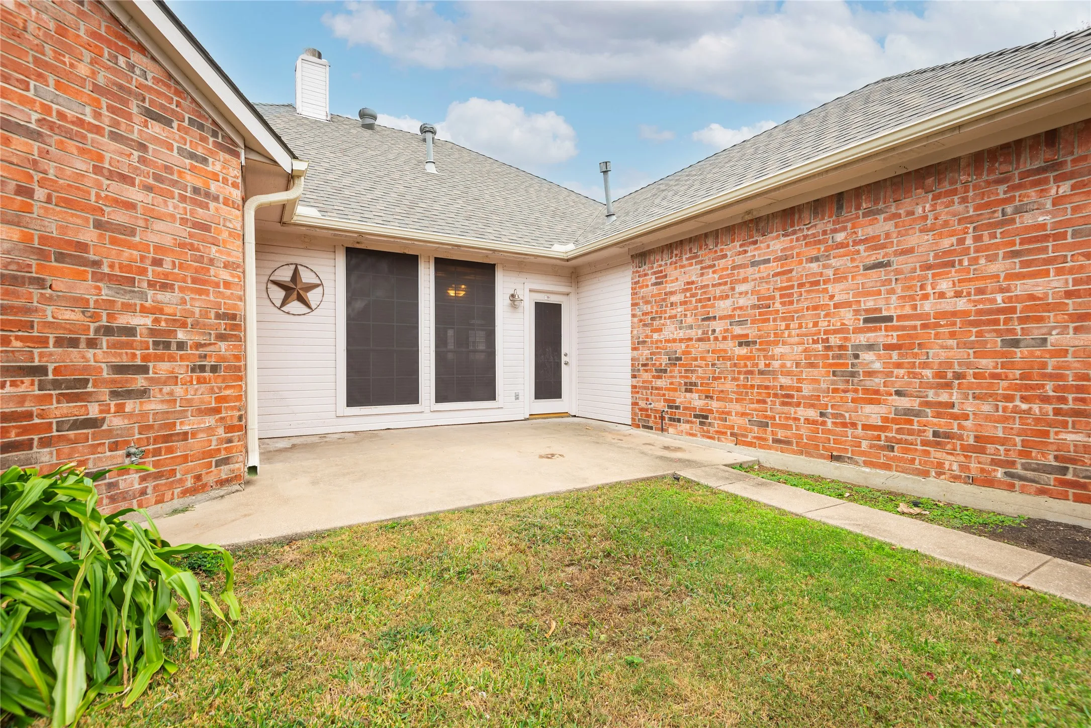 Single Family Residence For Rent in Collin County , 7829 Case Drive, Plano, Texas 75025, 4 Bedroom, 2 Bathroom, 2 Garage spaces, 2,381 Sqft, built in 1994, mls#21378616, Real Estate Agent in Plano, Homes For Rent in Collin county, Homes For Rent in Plano, Realtor in Plano Texas, Real Estate Brokerage Independent Realty Texas, Luminita Cordes Realtor