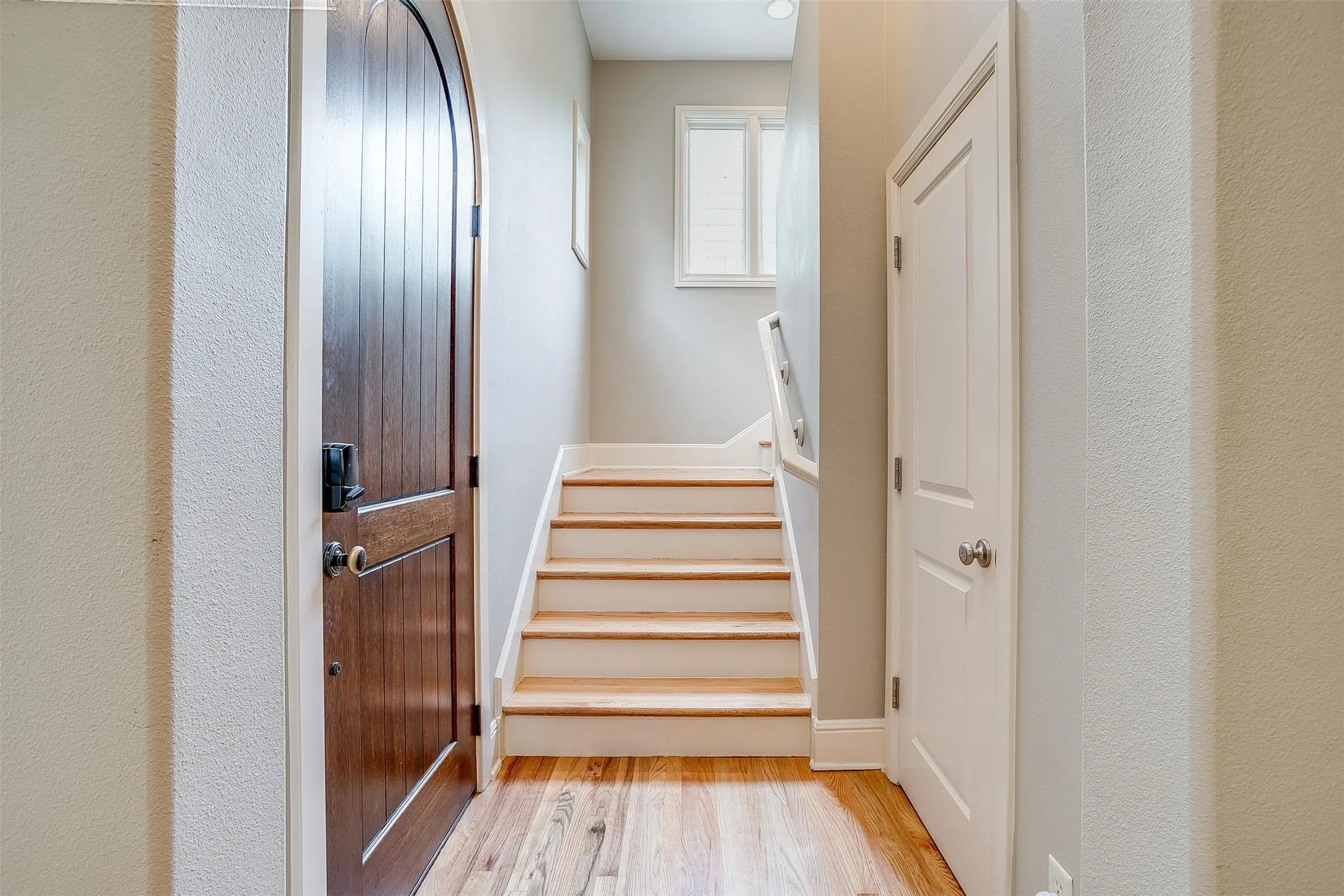 Townhouse For Rent in Tarrant County , 3727 W 4th Street, Fort Worth, Texas 76107, 2 Bedroom, 3 Bathroom, 2 Garage spaces, 2,000 Sqft, built in 2005, mls#21378581, Real Estate Agent in Fort Worth, Homes For Rent in Tarrant county, Homes For Rent in Fort Worth, Realtor in Fort Worth Texas, Real Estate Brokerage Independent Realty Texas, Luminita Cordes Realtor