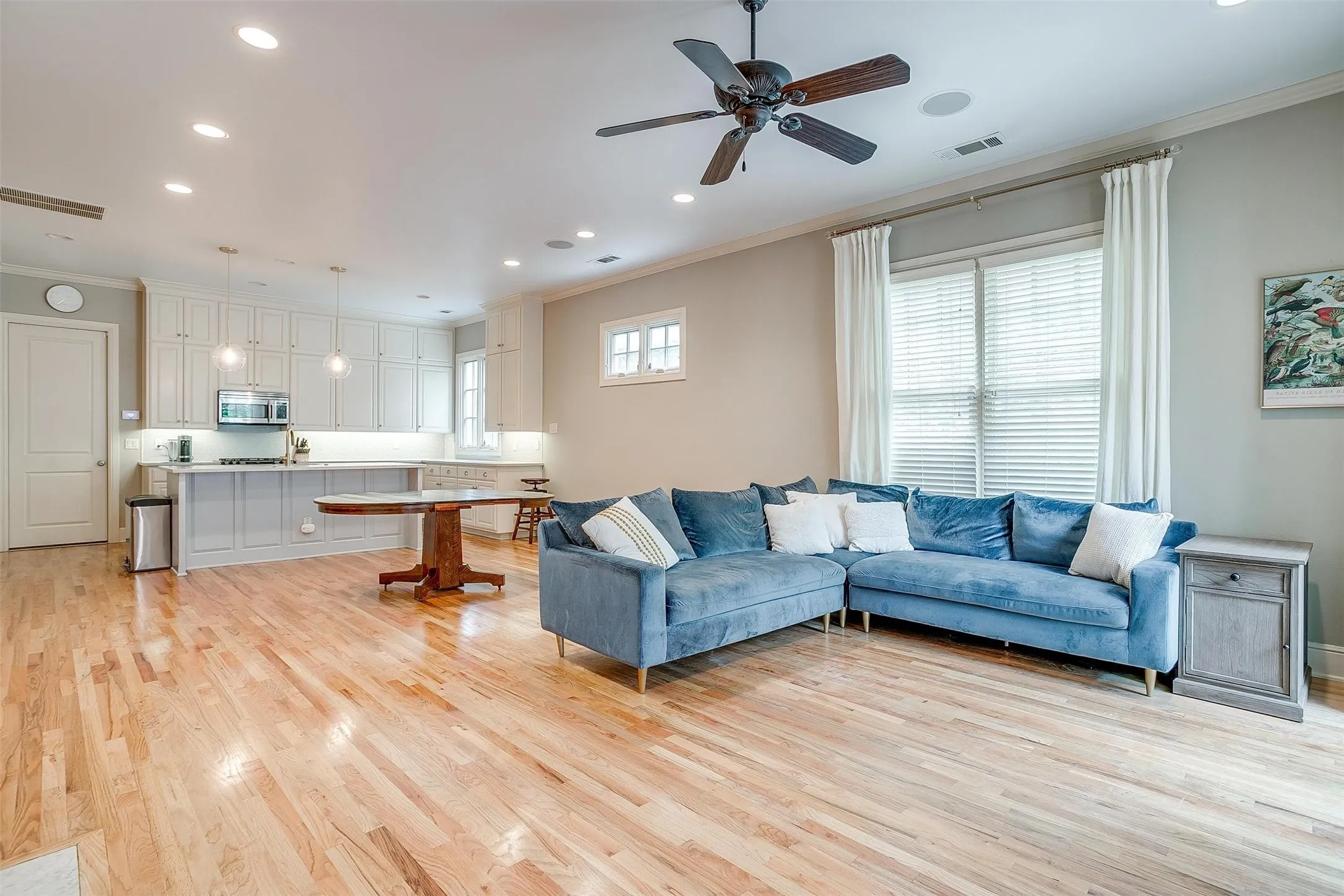 Townhouse For Rent in Tarrant County , 3727 W 4th Street, Fort Worth, Texas 76107, 2 Bedroom, 3 Bathroom, 2 Garage spaces, 2,000 Sqft, built in 2005, mls#21378581, Real Estate Agent in Fort Worth, Homes For Rent in Tarrant county, Homes For Rent in Fort Worth, Realtor in Fort Worth Texas, Real Estate Brokerage Independent Realty Texas, Luminita Cordes Realtor