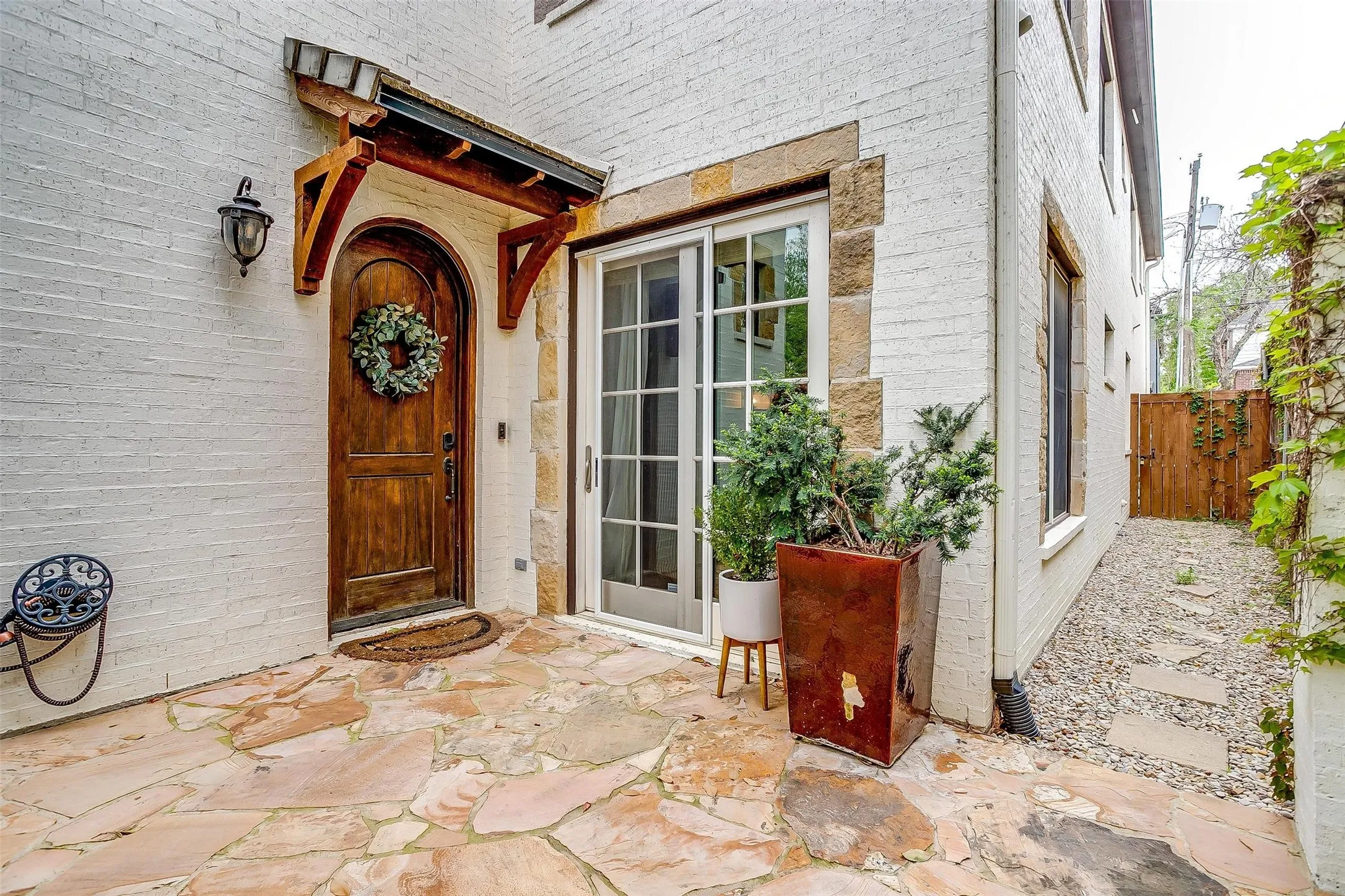 Townhouse For Rent in Tarrant County , 3727 W 4th Street, Fort Worth, Texas 76107, 2 Bedroom, 3 Bathroom, 2 Garage spaces, 2,000 Sqft, built in 2005, mls#21378581, Real Estate Agent in Fort Worth, Homes For Rent in Tarrant county, Homes For Rent in Fort Worth, Realtor in Fort Worth Texas, Real Estate Brokerage Independent Realty Texas, Luminita Cordes Realtor