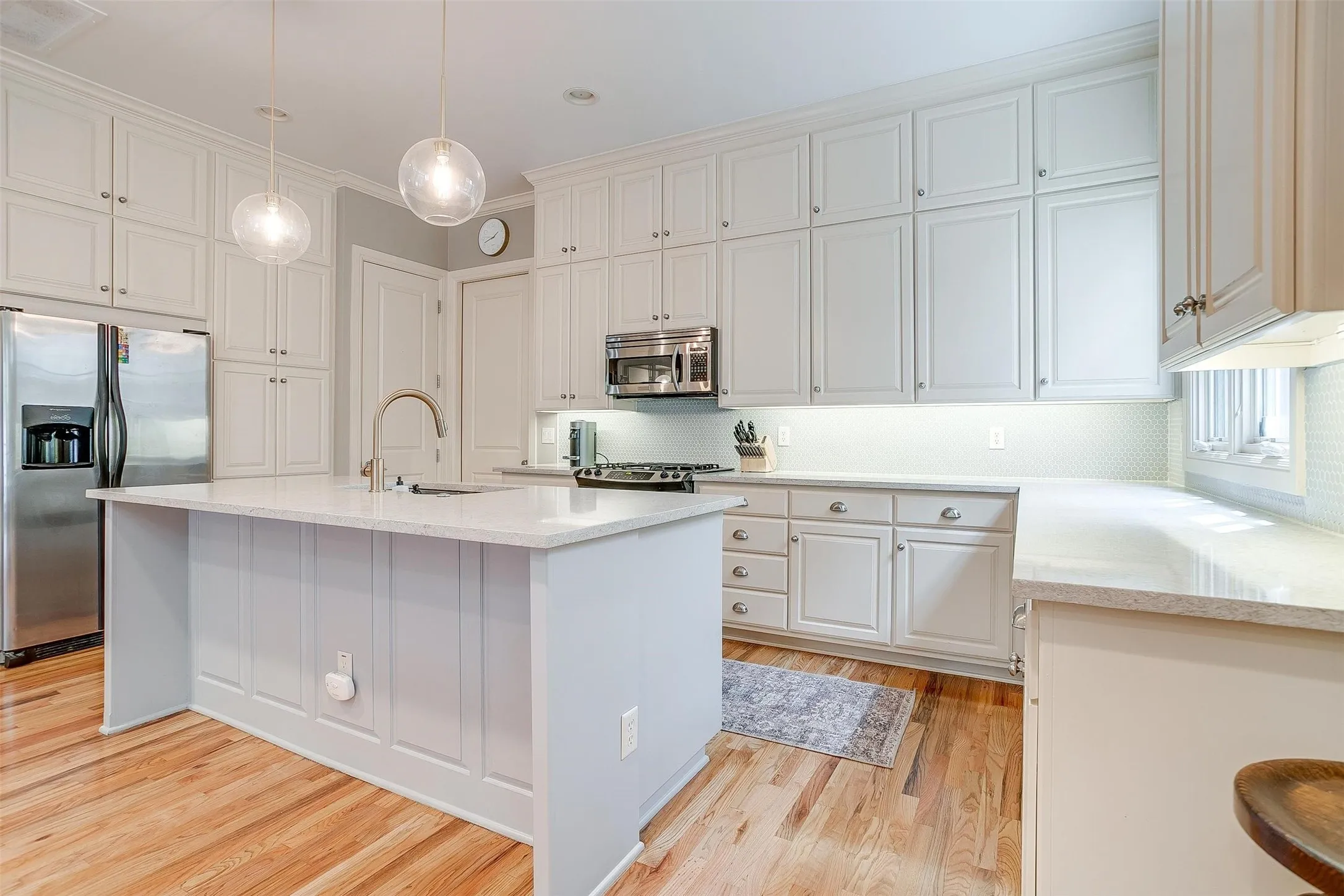 Townhouse For Rent in Tarrant County , 3727 W 4th Street, Fort Worth, Texas 76107, 2 Bedroom, 3 Bathroom, 2 Garage spaces, 2,000 Sqft, built in 2005, mls#21378581, Real Estate Agent in Fort Worth, Homes For Rent in Tarrant county, Homes For Rent in Fort Worth, Realtor in Fort Worth Texas, Real Estate Brokerage Independent Realty Texas, Luminita Cordes Realtor