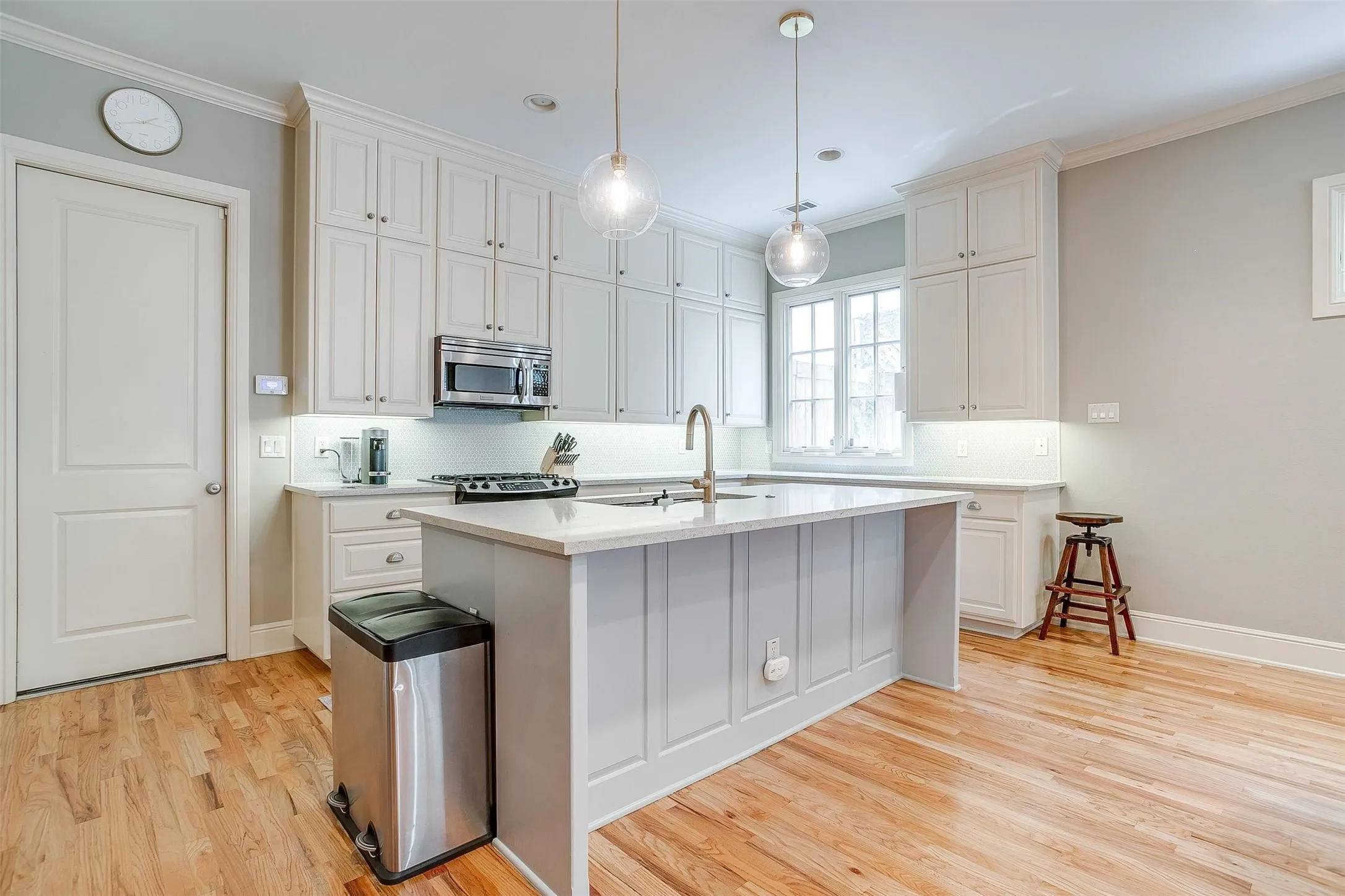 Townhouse For Rent in Tarrant County , 3727 W 4th Street, Fort Worth, Texas 76107, 2 Bedroom, 3 Bathroom, 2 Garage spaces, 2,000 Sqft, built in 2005, mls#21378581, Real Estate Agent in Fort Worth, Homes For Rent in Tarrant county, Homes For Rent in Fort Worth, Realtor in Fort Worth Texas, Real Estate Brokerage Independent Realty Texas, Luminita Cordes Realtor