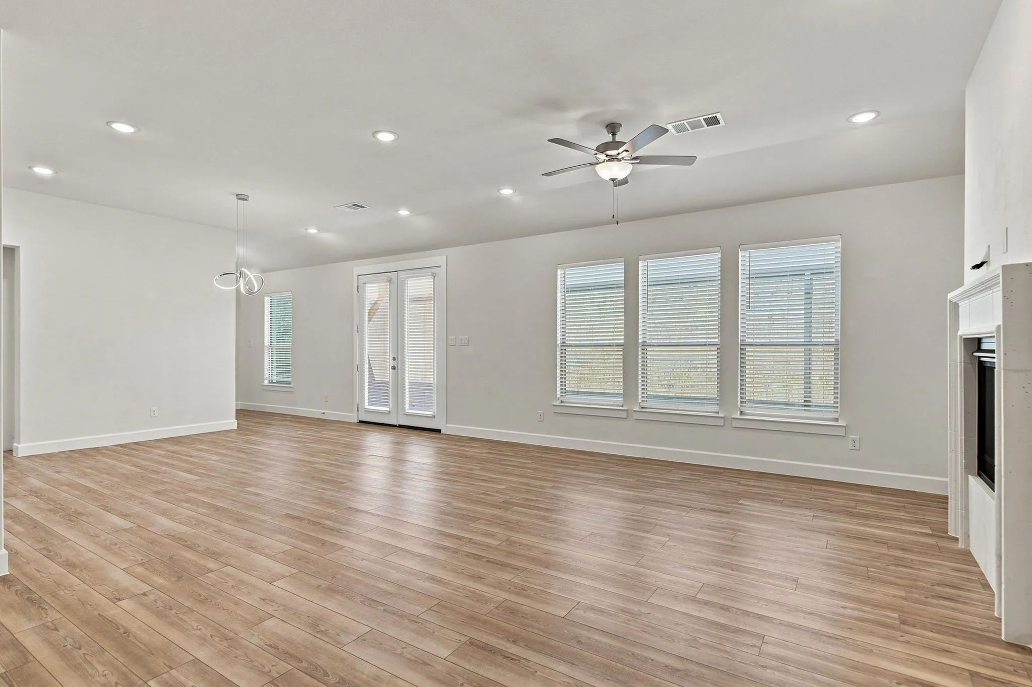 Single Family Residence For Rent in Collin County , 13008 Cabana Drive, Frisco, Texas 75035, 3 Bedroom, 3 Bathroom, 2 Garage spaces, 1,923 Sqft, built in 2020, mls#21378571, Real Estate Agent in Frisco, Homes For Rent in Collin county, Homes For Rent in Frisco, Realtor in Frisco Texas, Real Estate Brokerage Independent Realty Texas, Luminita Cordes Realtor