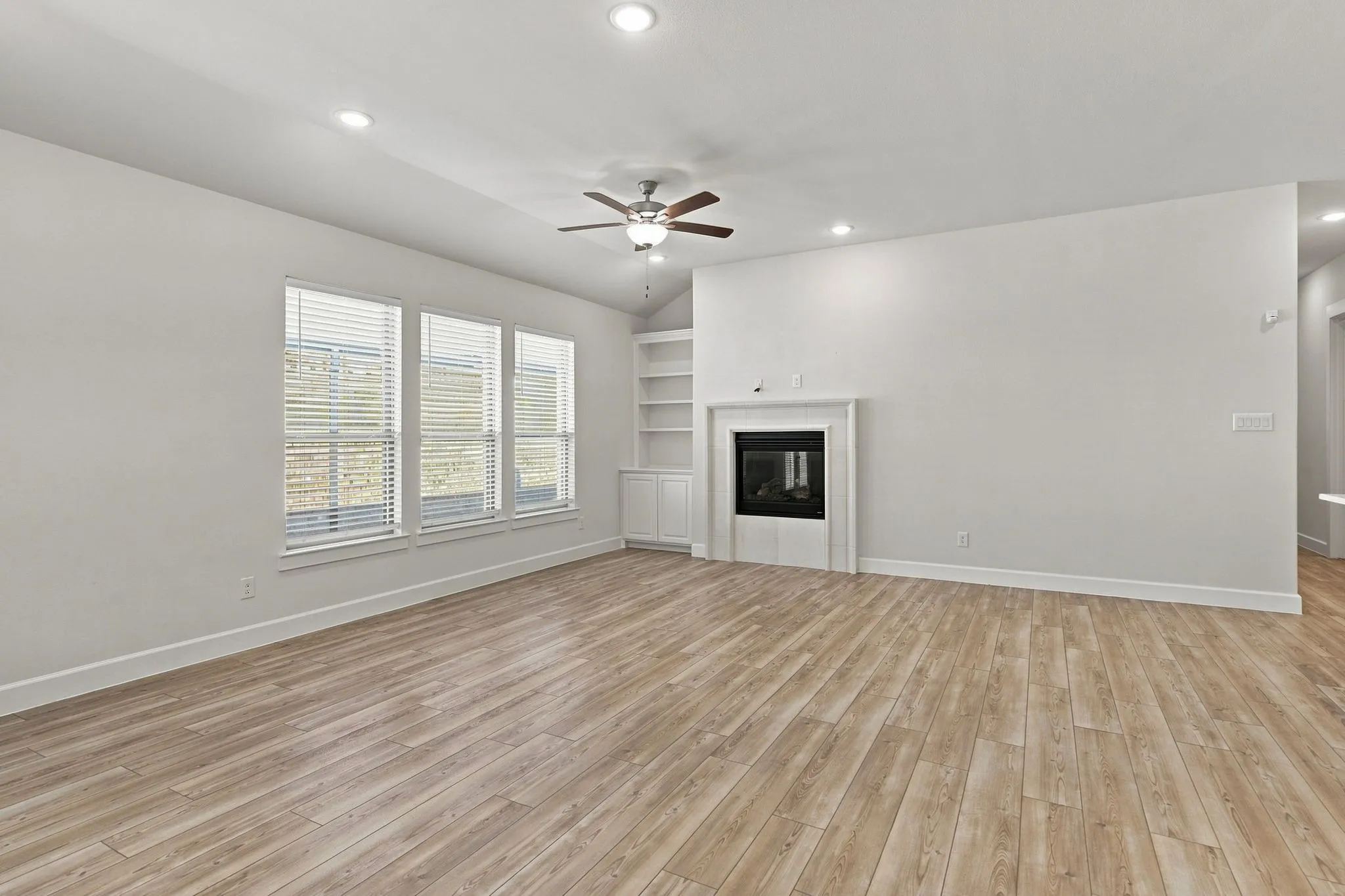 Single Family Residence For Rent in Collin County , 13008 Cabana Drive, Frisco, Texas 75035, 3 Bedroom, 3 Bathroom, 2 Garage spaces, 1,923 Sqft, built in 2020, mls#21378571, Real Estate Agent in Frisco, Homes For Rent in Collin county, Homes For Rent in Frisco, Realtor in Frisco Texas, Real Estate Brokerage Independent Realty Texas, Luminita Cordes Realtor