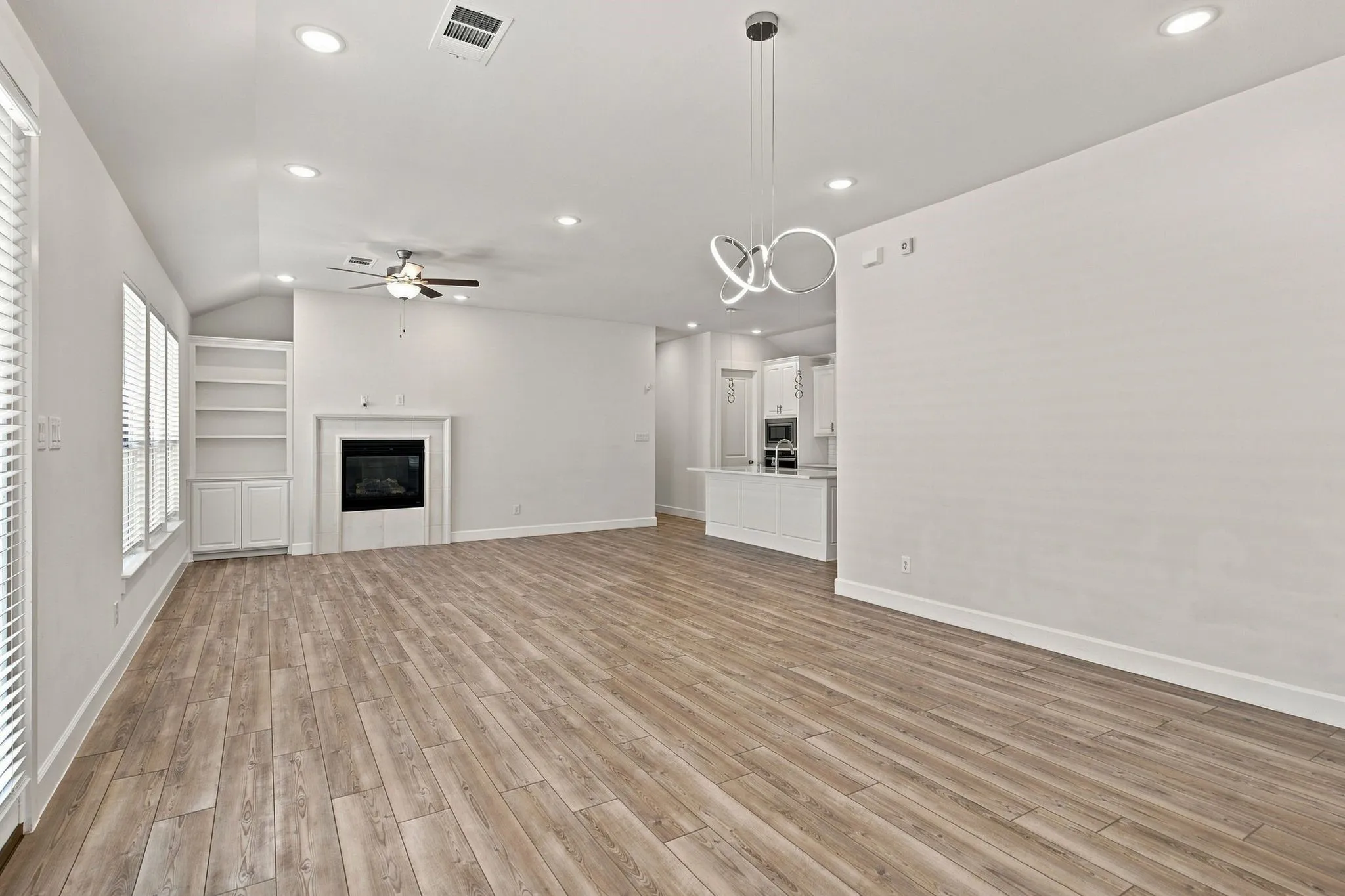 Single Family Residence For Rent in Collin County , 13008 Cabana Drive, Frisco, Texas 75035, 3 Bedroom, 3 Bathroom, 2 Garage spaces, 1,923 Sqft, built in 2020, mls#21378571, Real Estate Agent in Frisco, Homes For Rent in Collin county, Homes For Rent in Frisco, Realtor in Frisco Texas, Real Estate Brokerage Independent Realty Texas, Luminita Cordes Realtor