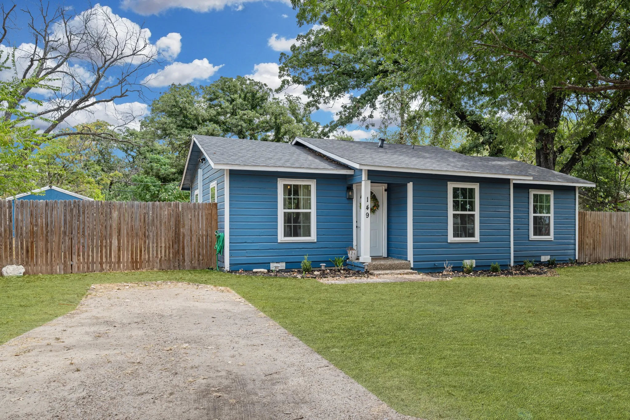 Single Family Residence For Sale in Tarrant County , 149 Gordon Drive, Azle, Texas 76020, 3 Bedroom, 2 Bathroom, Garage spaces, 1,200 Sqft, built in 0, mls#21377490, Real Estate Agent in Azle, Homes For Sale in Tarrant county, Homes For Sale in Azle, Realtor in Azle Texas, Real Estate Brokerage Independent Realty Texas, Luminita Cordes Realtor