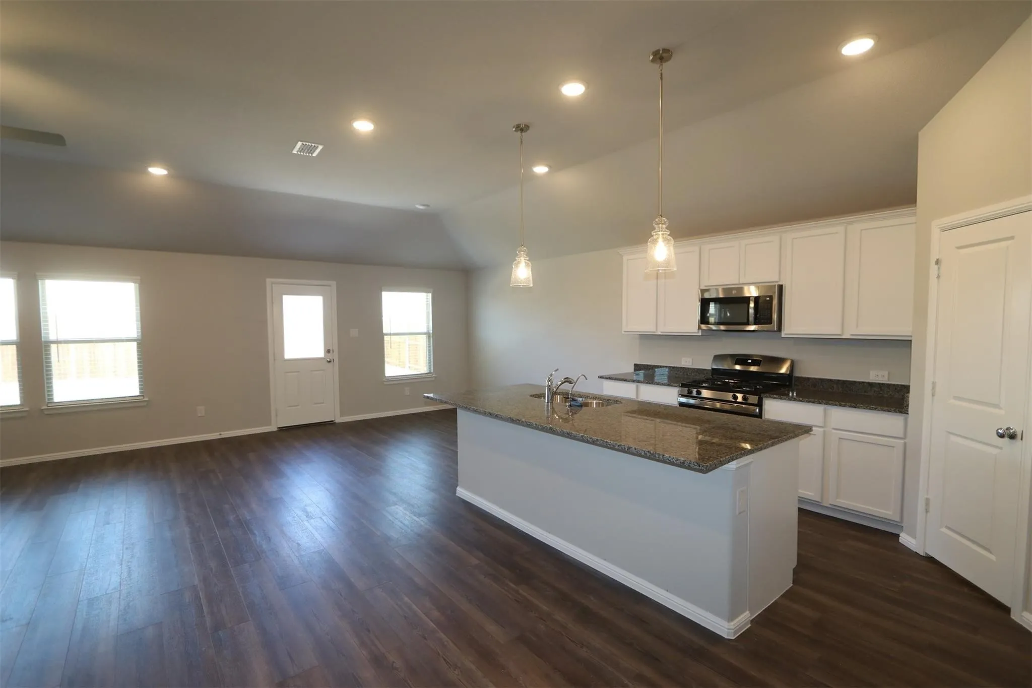 Single Family Residence For Rent in Hunt County , 1929 Indian Grass Drive, Royse City, Texas 75189, 4 Bedroom, 2 Bathroom, 2 Garage spaces, 2,106 Sqft, built in 2024, mls#21378522, Real Estate Agent in Royse City, Homes For Rent in Hunt county, Homes For Rent in Royse City, Realtor in Royse City Texas, Real Estate Brokerage Independent Realty Texas, Luminita Cordes Realtor