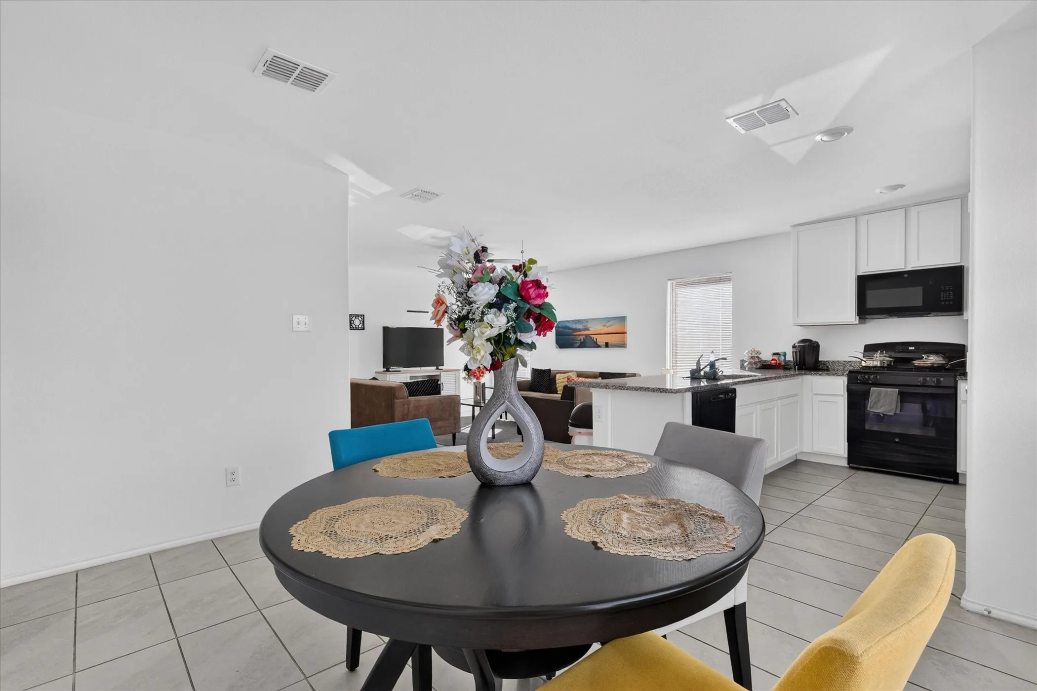 Single Family Residence For Rent in Ellis County , 2209 Ava Drive, Ennis, Texas 75119, 3 Bedroom, 2 Bathroom, 2 Garage spaces, 1,306 Sqft, built in 2023, mls#21376668, Real Estate Agent in Ennis, Homes For Rent in Ellis county, Homes For Rent in Ennis, Realtor in Ennis Texas, Real Estate Brokerage Independent Realty Texas, Luminita Cordes Realtor