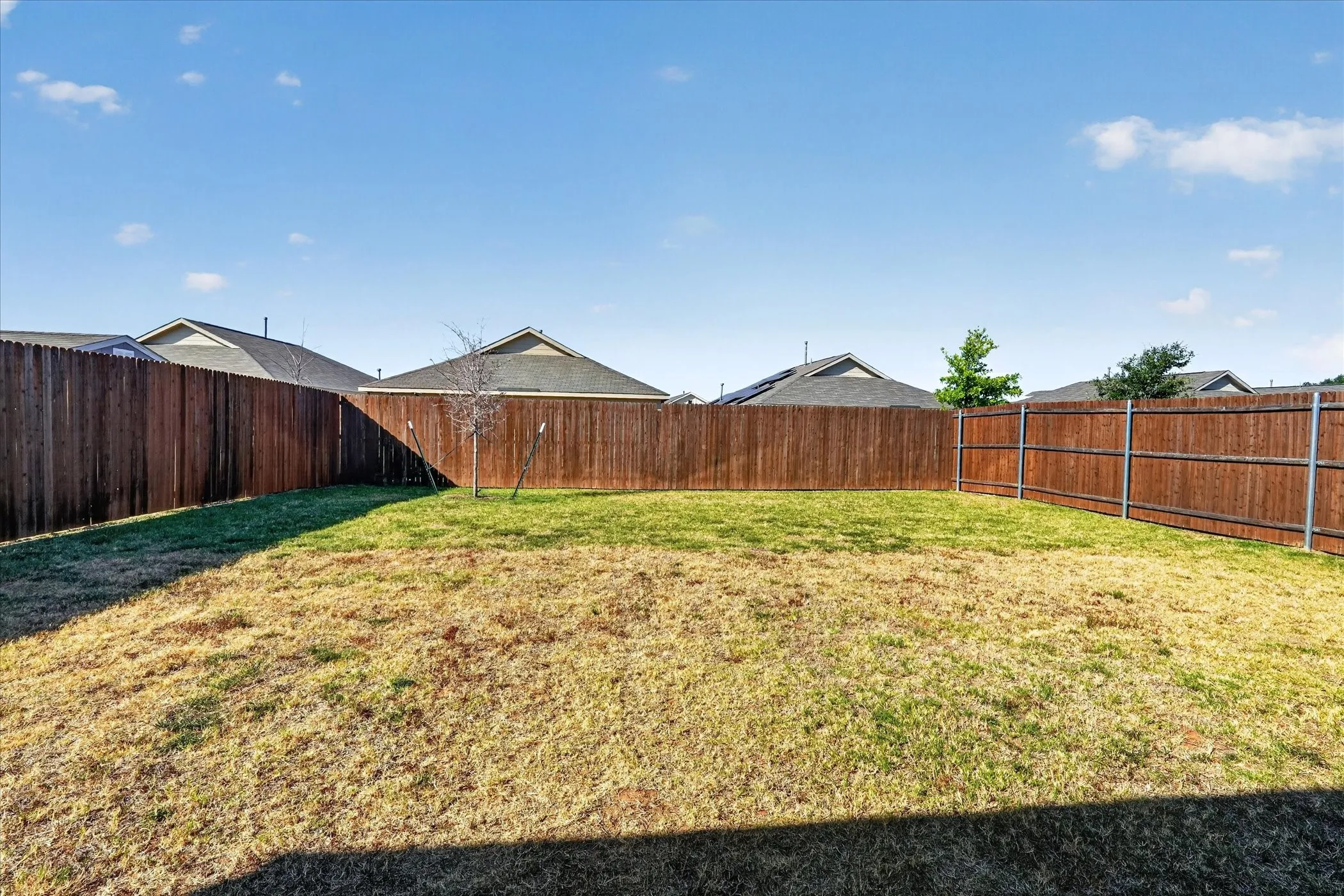 Single Family Residence For Rent in Ellis County , 2209 Ava Drive, Ennis, Texas 75119, 3 Bedroom, 2 Bathroom, 2 Garage spaces, 1,306 Sqft, built in 2023, mls#21376668, Real Estate Agent in Ennis, Homes For Rent in Ellis county, Homes For Rent in Ennis, Realtor in Ennis Texas, Real Estate Brokerage Independent Realty Texas, Luminita Cordes Realtor